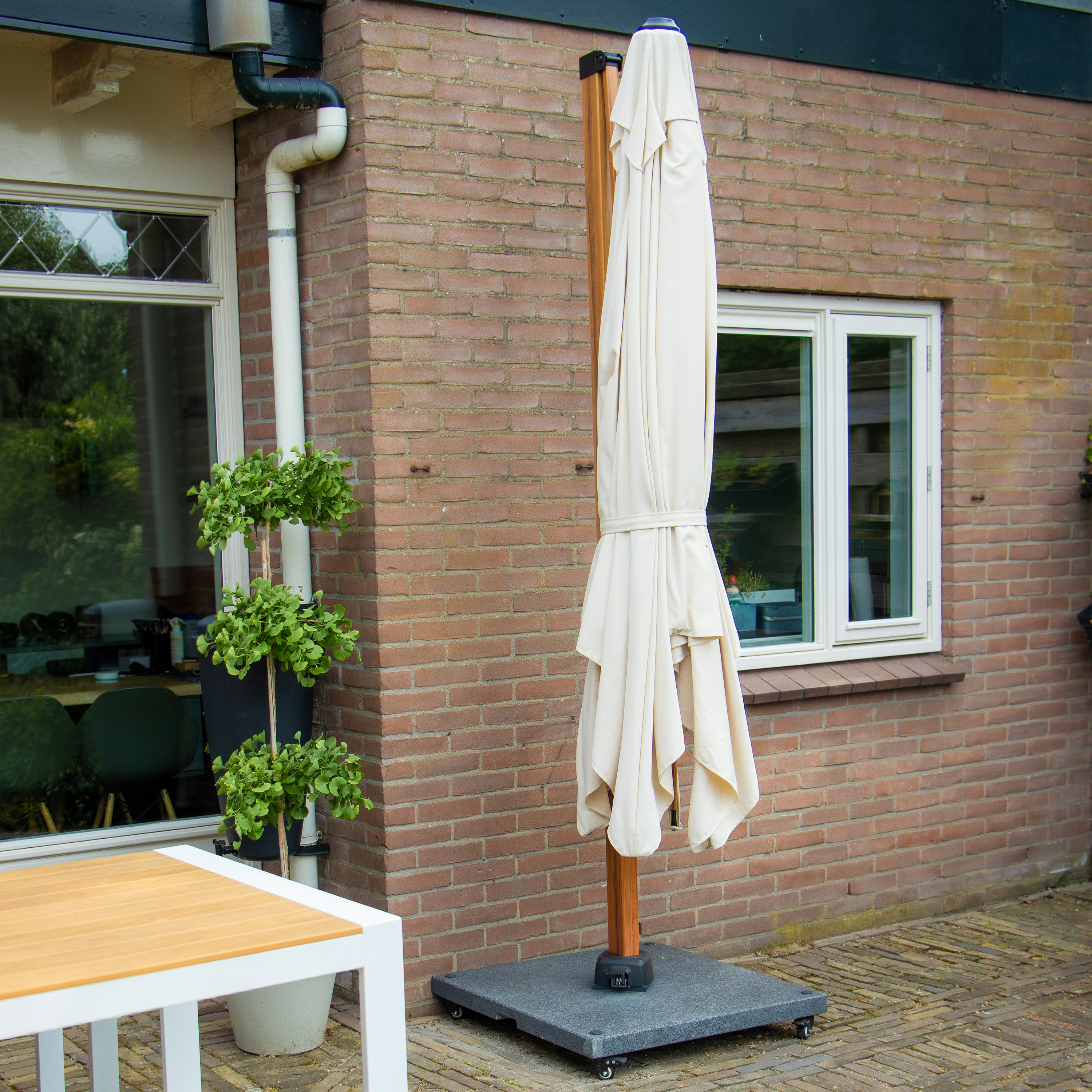 AXI Apollo Premium Zweefparasol 300x300cm Houtlook/beige