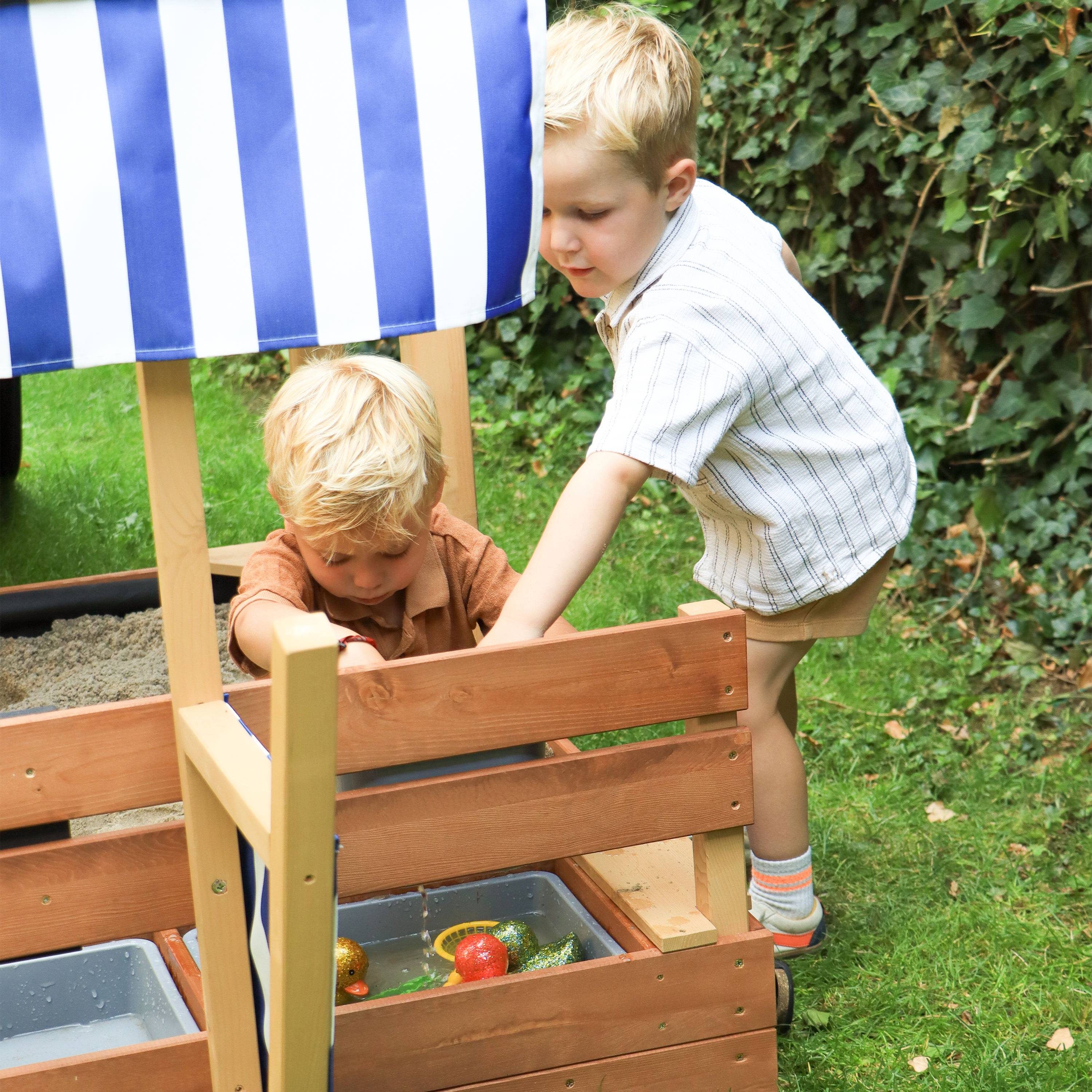 AXI Vicky Climbing Frame with Sandbox. Play Kitchen & Chalkboard – Blue Slide