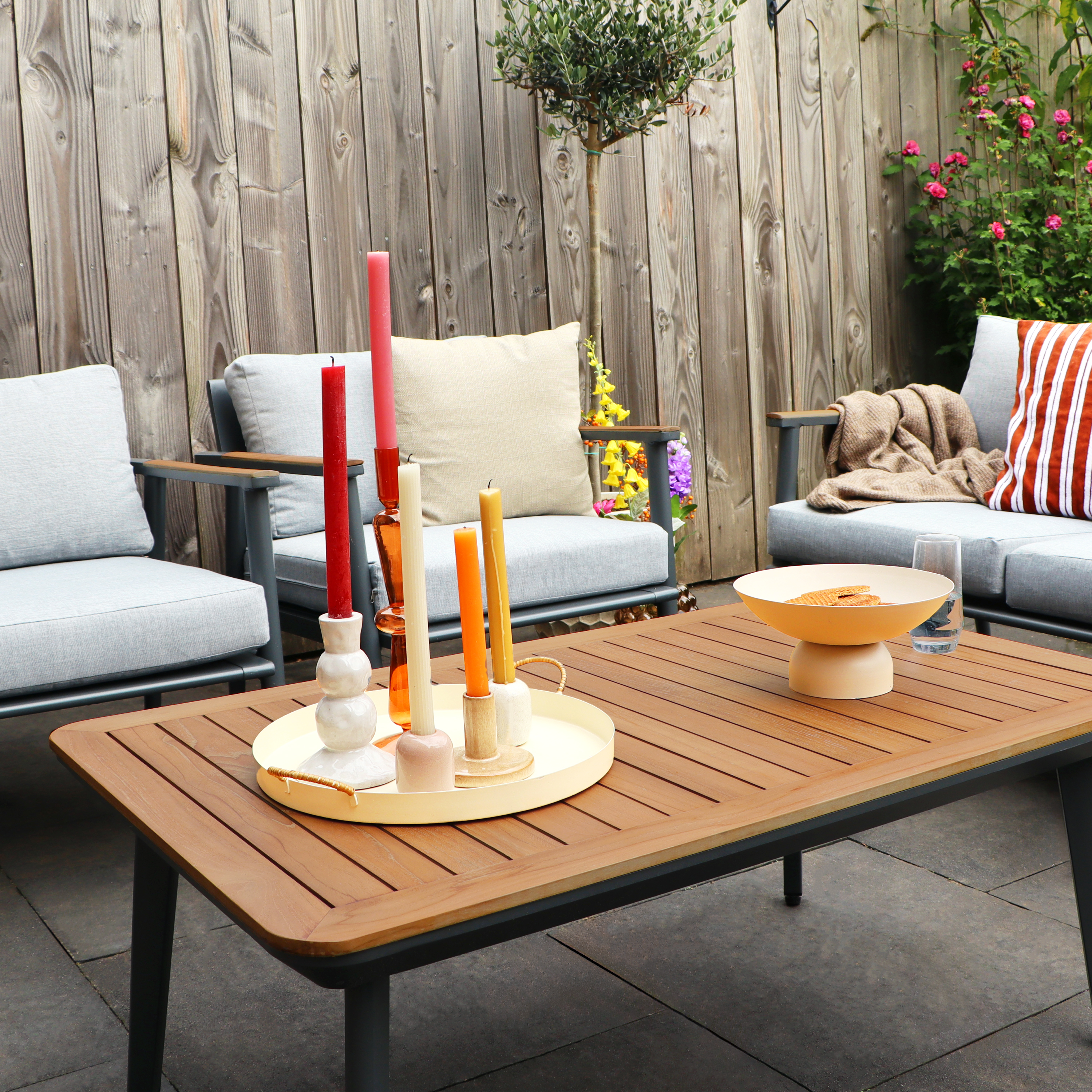 AXI Bibi 4-piece Lounge Set with sofa. table and two chairs - Anthracite/Teak