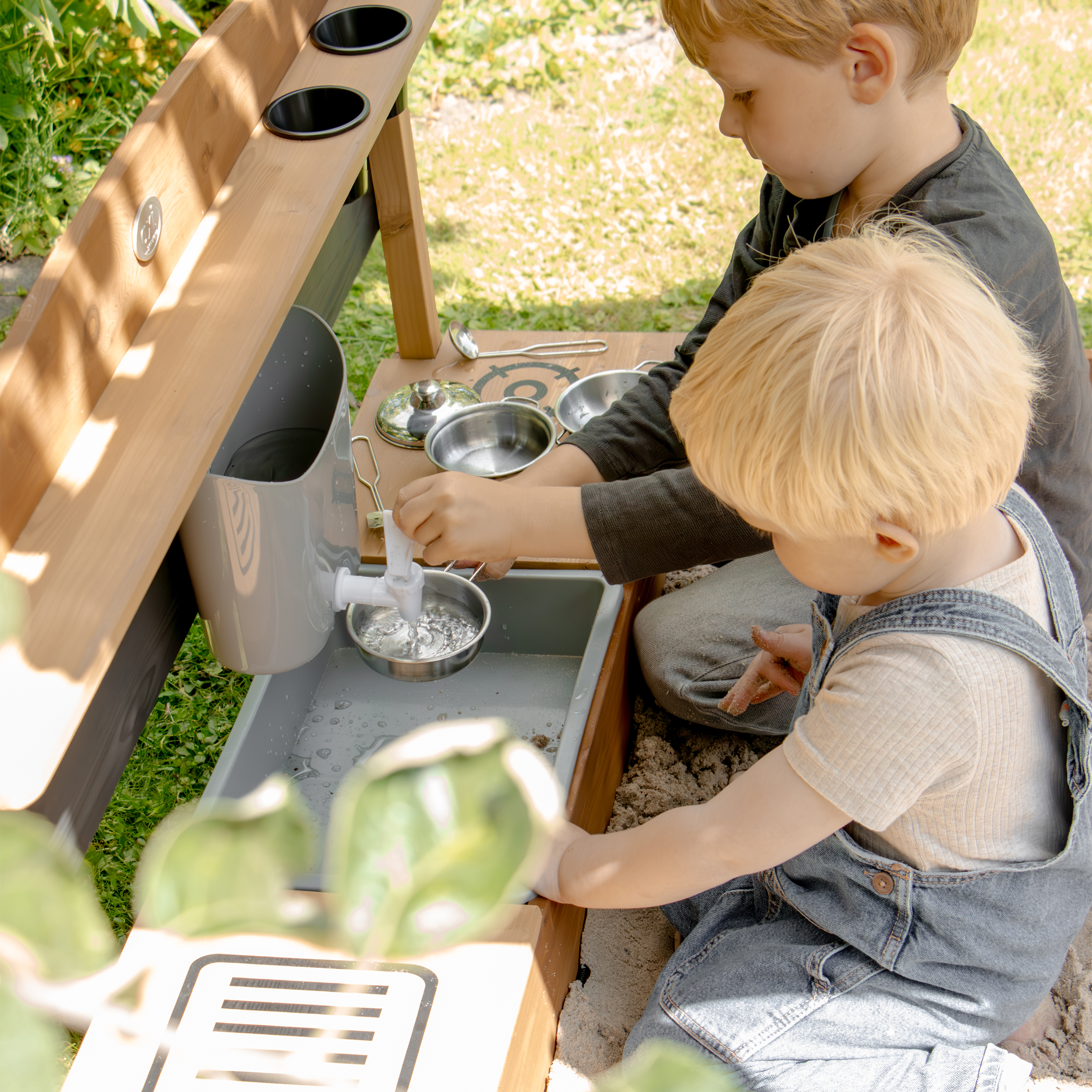 AXI Dora Boat Sandbox with Play Kitchen and Roof 160 x 100 cm Brown/Anthracite-8720365066375 AXI Dora Boat Sandbox with Play Kitchen and Roof 160 x 100 cm Brown/Anthracite