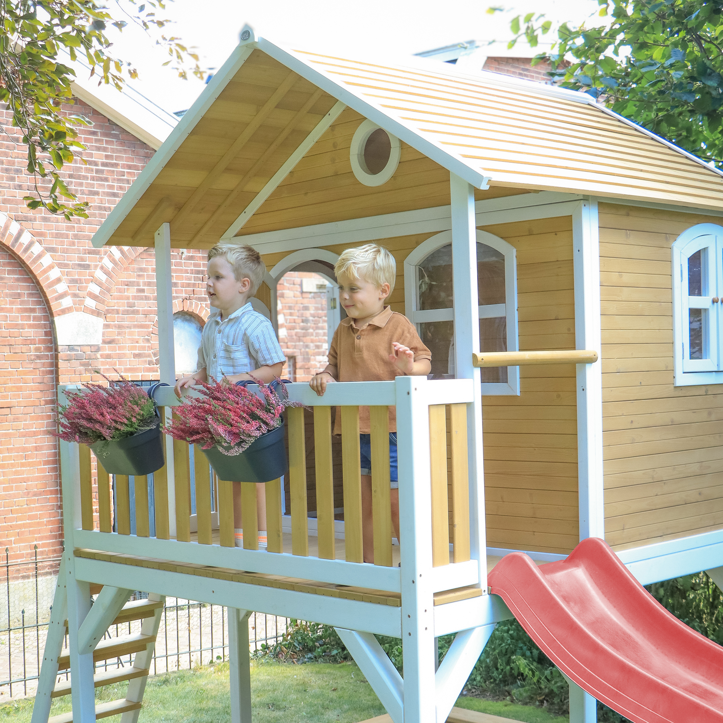 AXI Marc Speelhuis Bruin/wit - Rode glijbaan