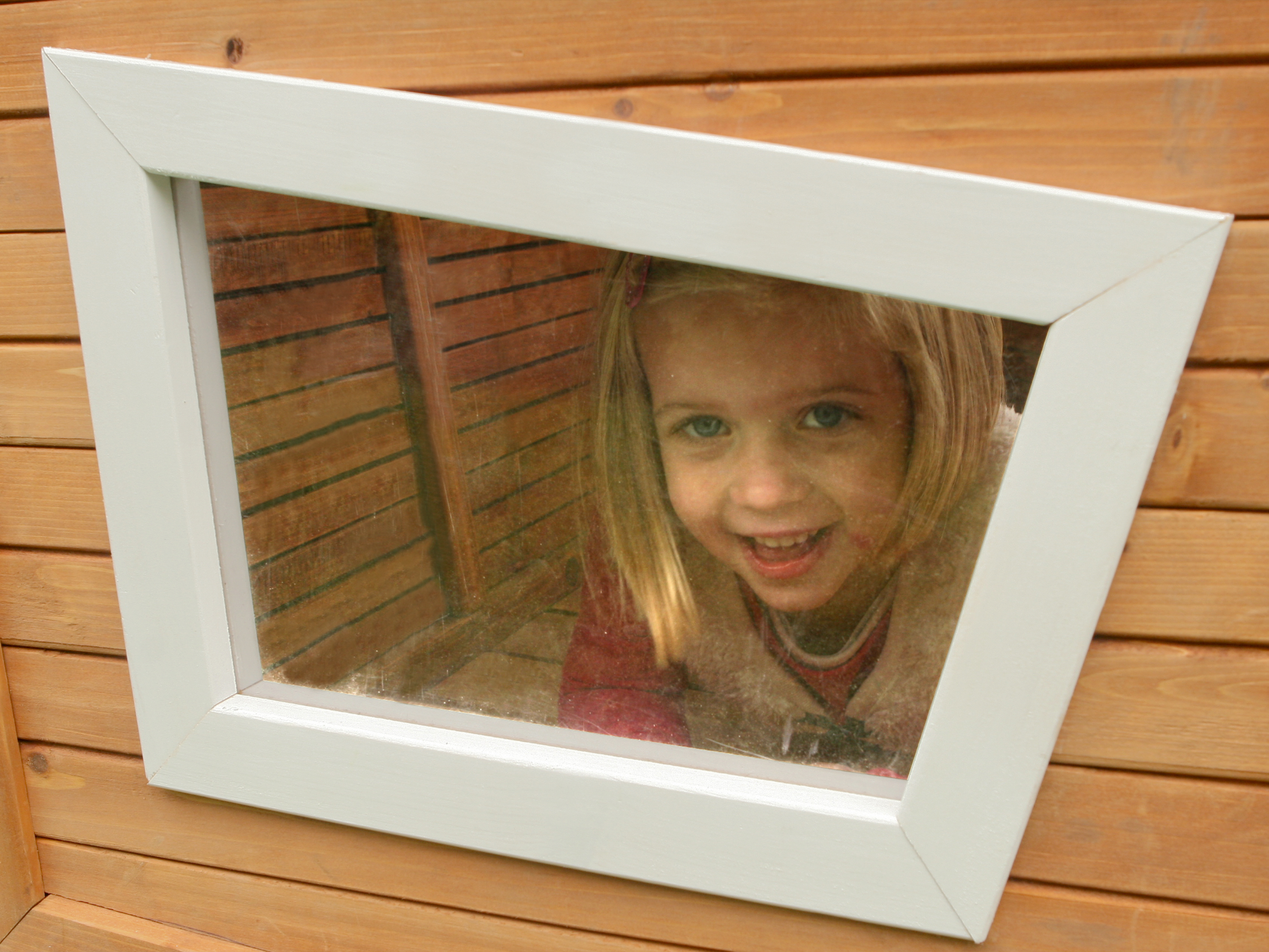 AXI Emma Playhouse Brown/White - Red Slide