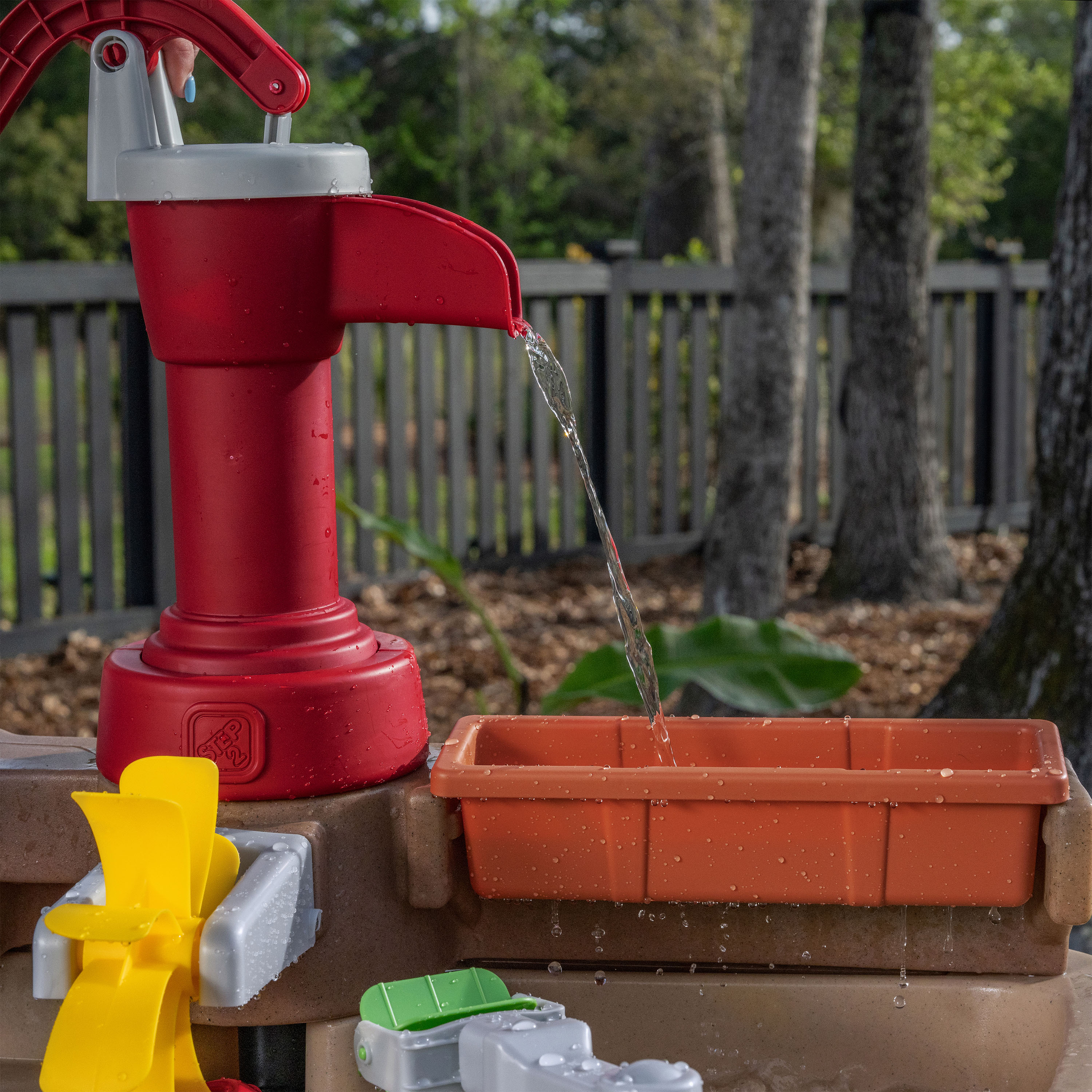 Step2 Pump & Splash Discovery Water Table