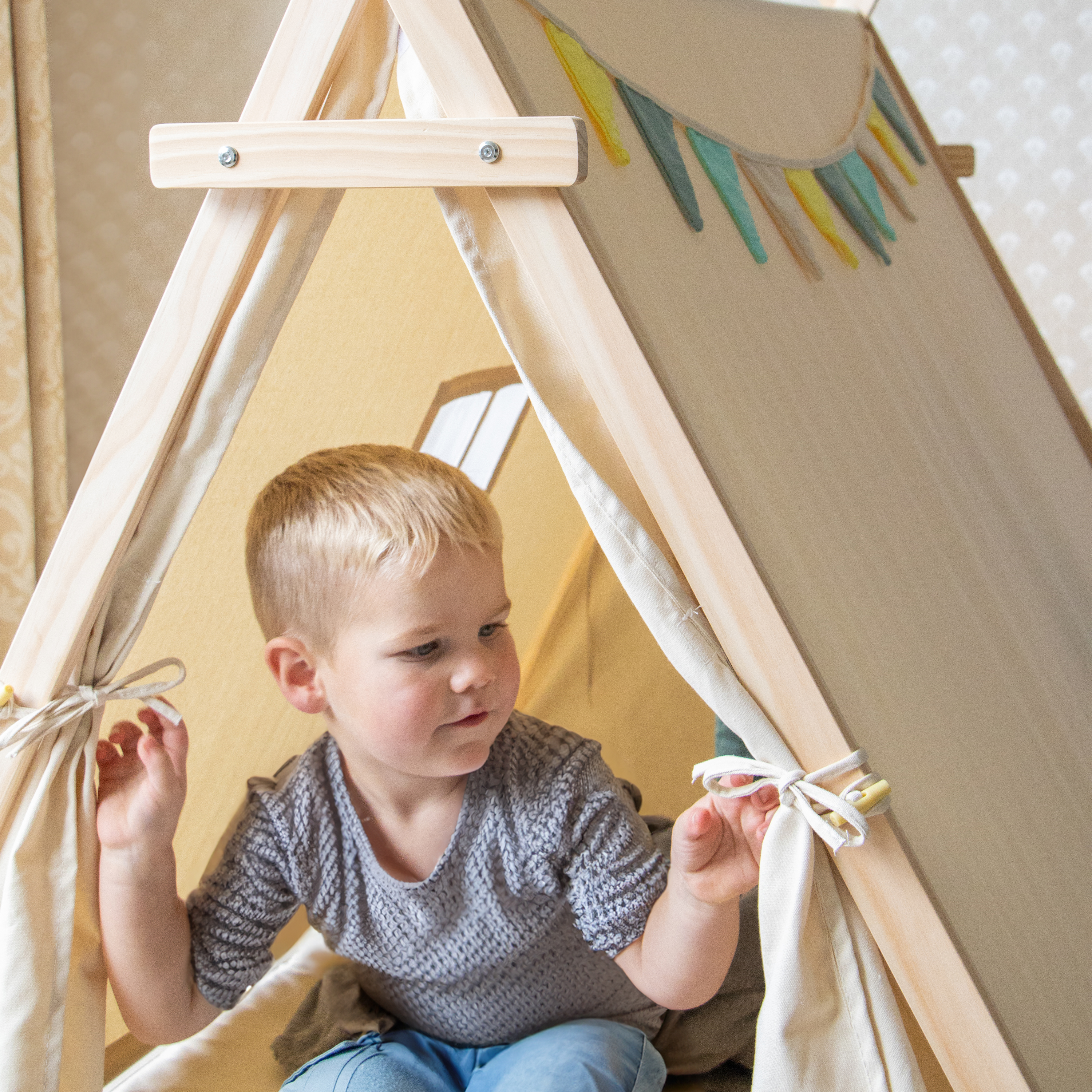 Sienna playtent with flags Cream