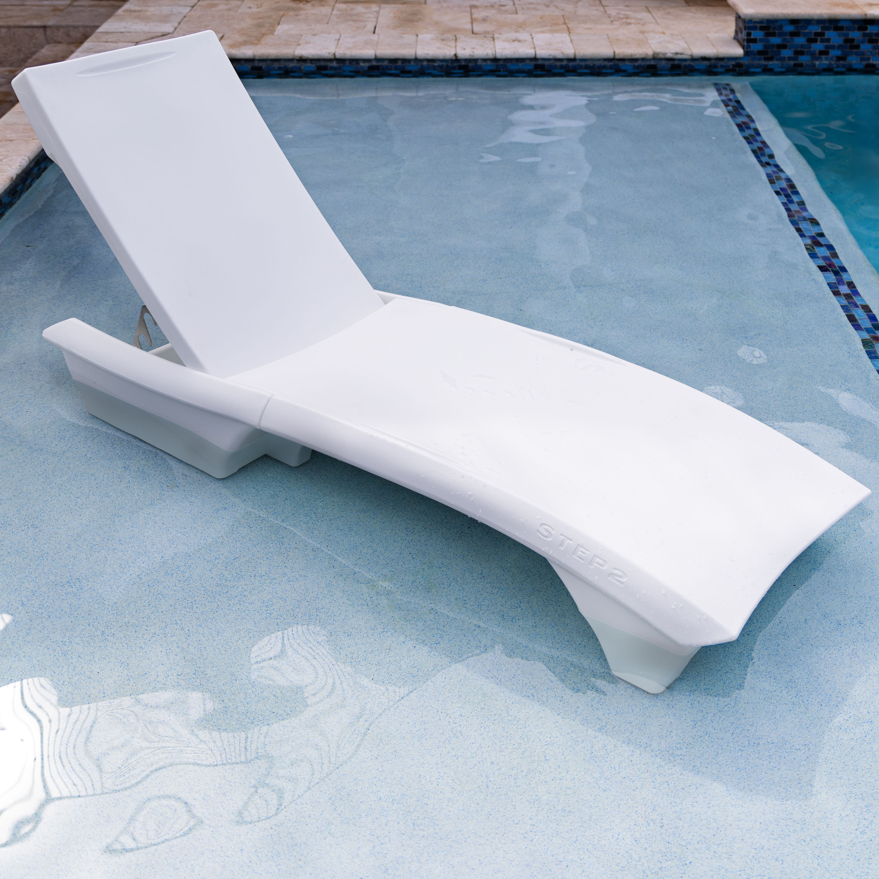 Step2 Vero Pool Lounger White