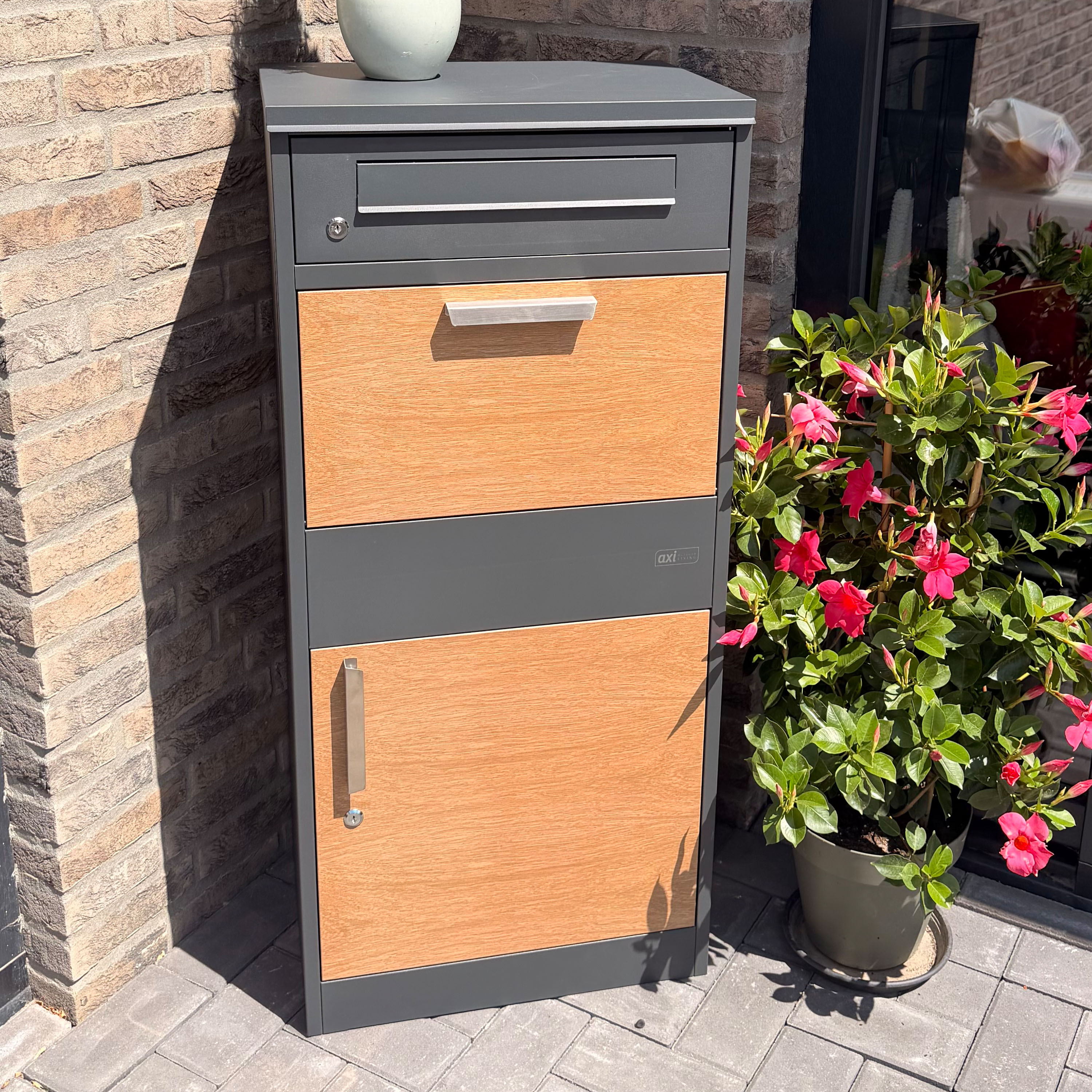 AXI Levi Metal Parcel Mailbox in Anthracite/Wood Look