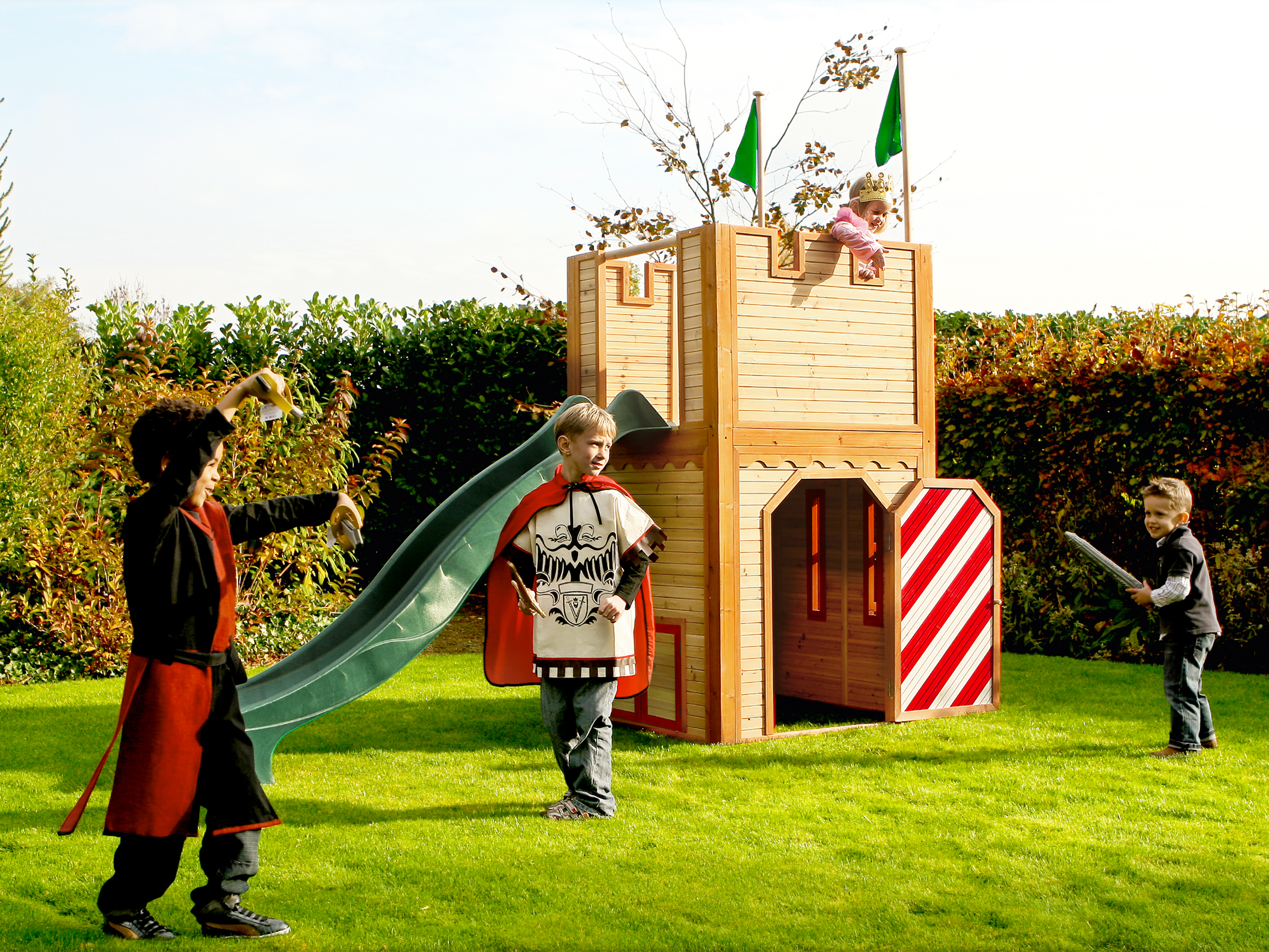 AXI Arthur Playhouse Brown/Red - Green Slide