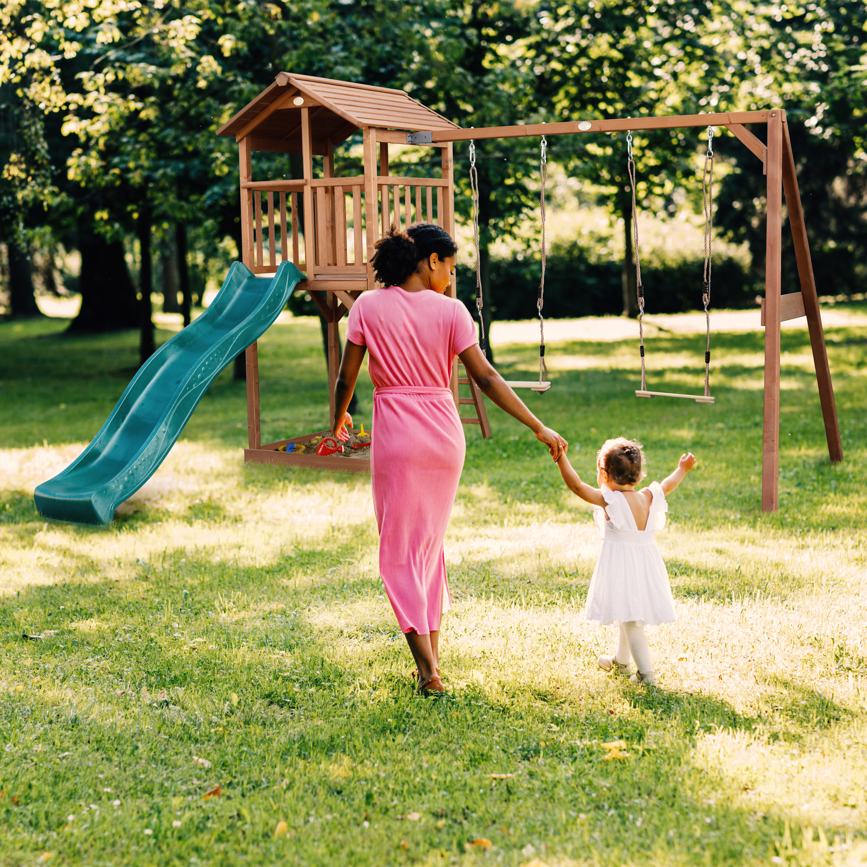 AXI Beach Tower with Double Swing Set Brown - Green Slide