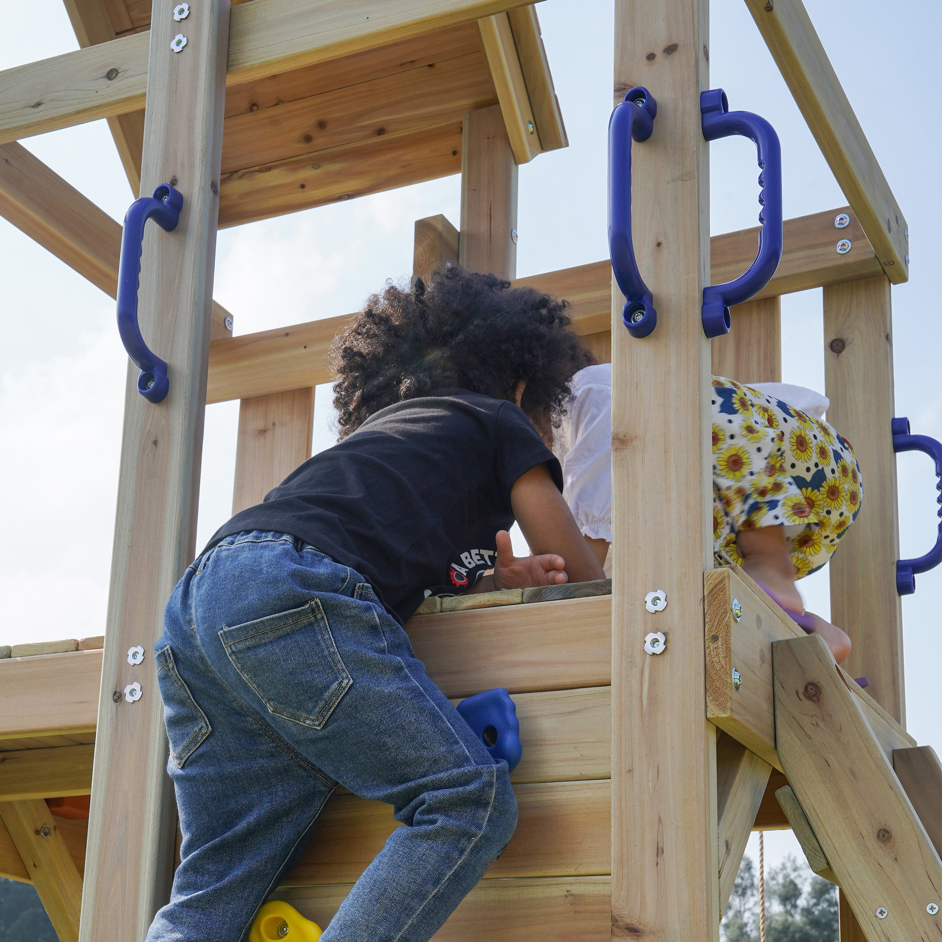 AXI Moos Play Set with Double Swing and Rope Ladder Brown - Blue Slide -8720365062100 AXI Moos Play Set with Double Swing and Rope Ladder Brown - Blue Slide