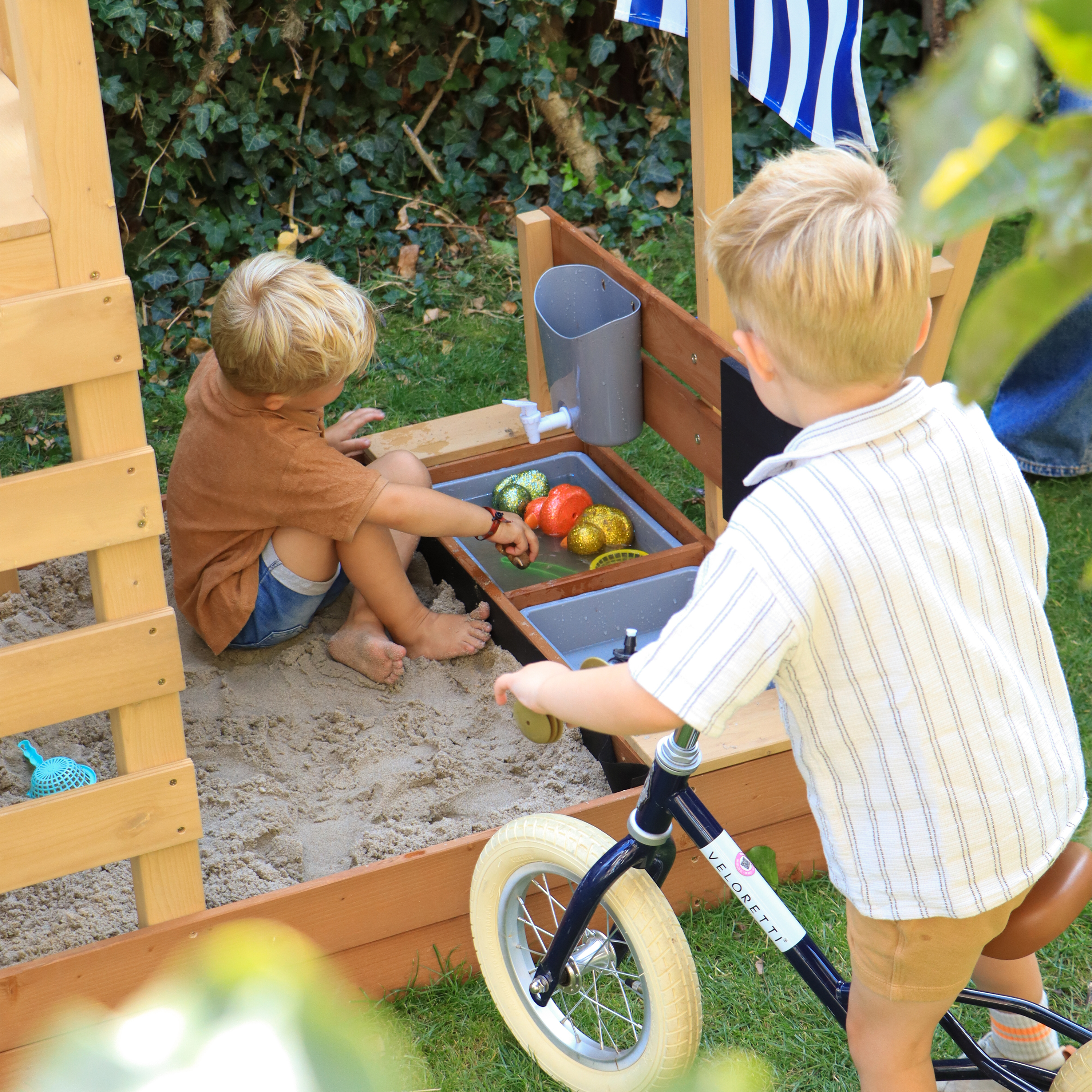 AXI Vicky Climbing Frame with Sandbox. Play Kitchen & Chalkboard – Blue Slide