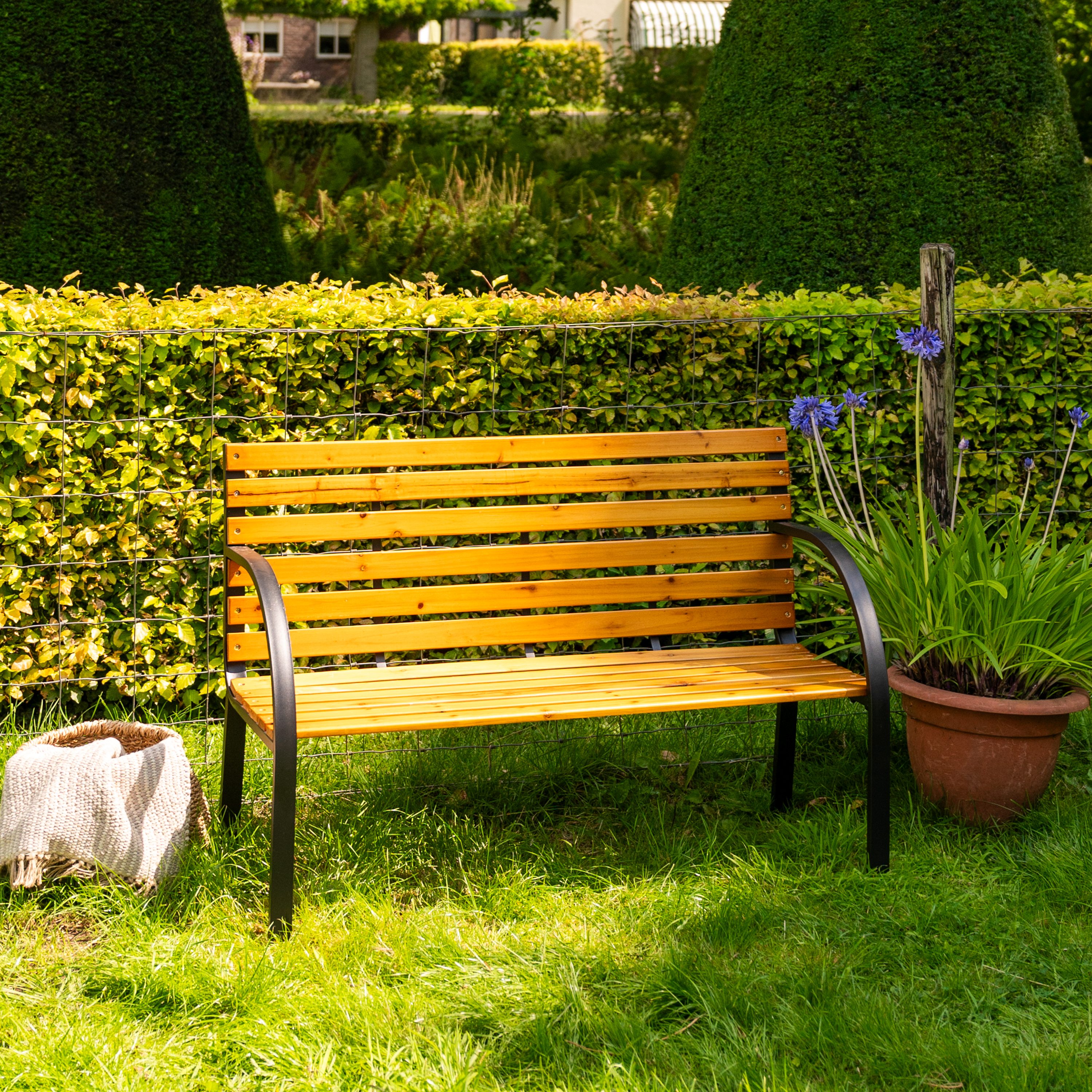 AXI Otis houten Tuinbank met matzwart stalen frame