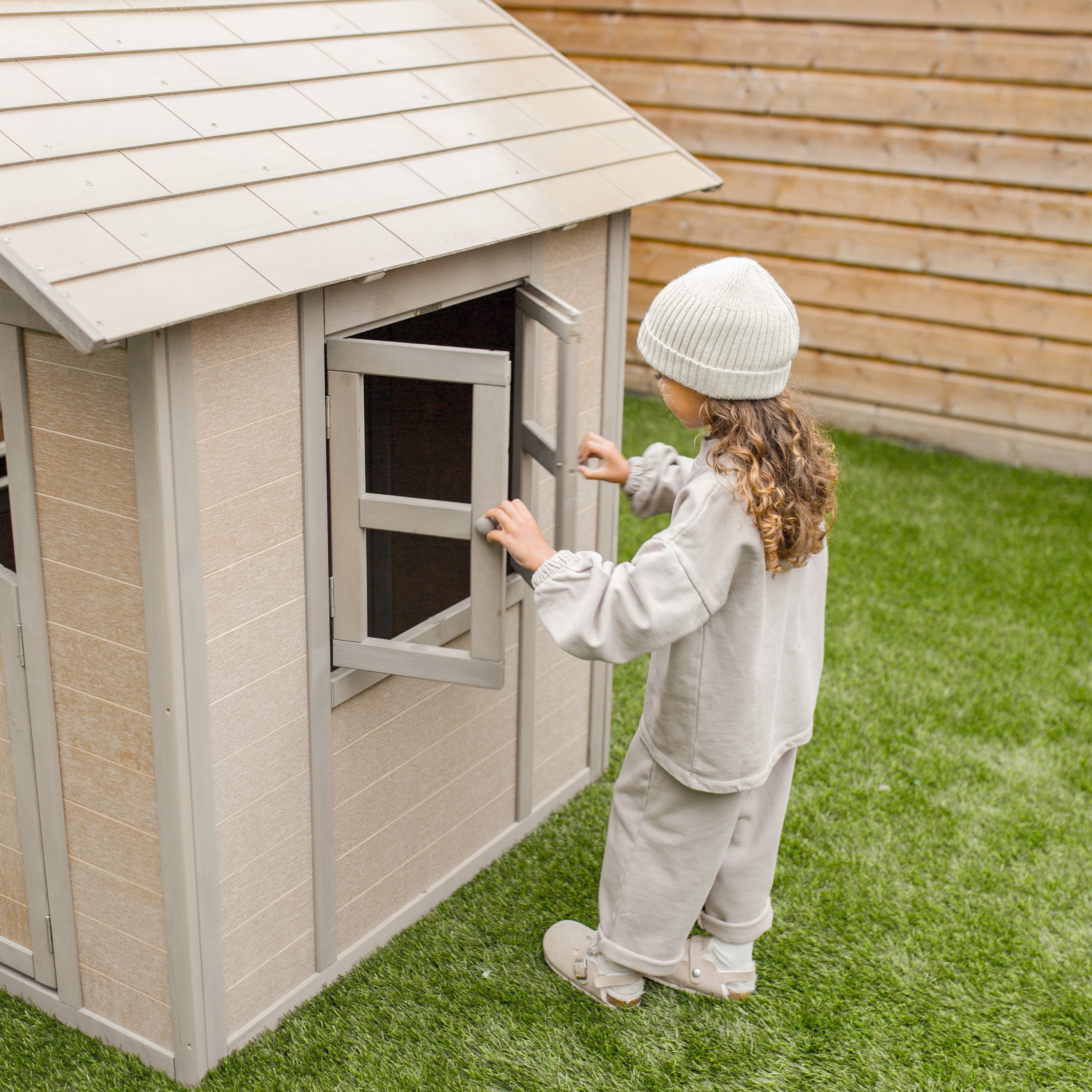 AXI Lakeside Valley Green playhouse