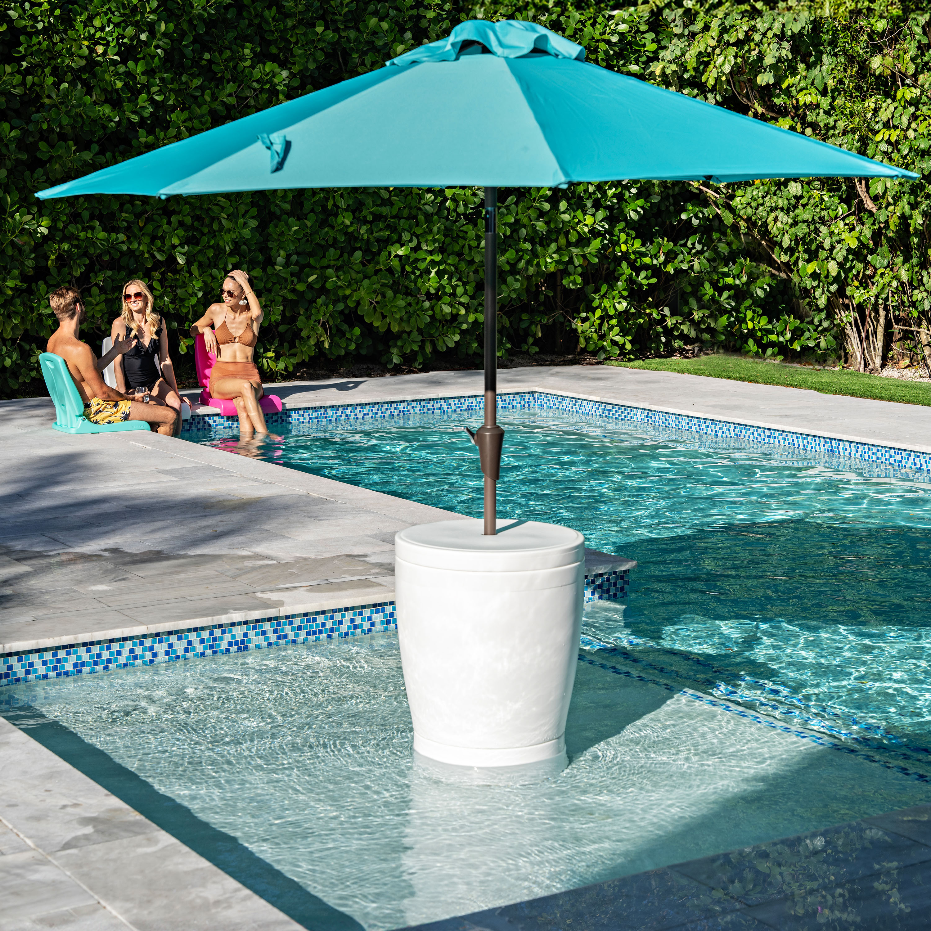 Step2 Vero In-Pool Shade Table White
