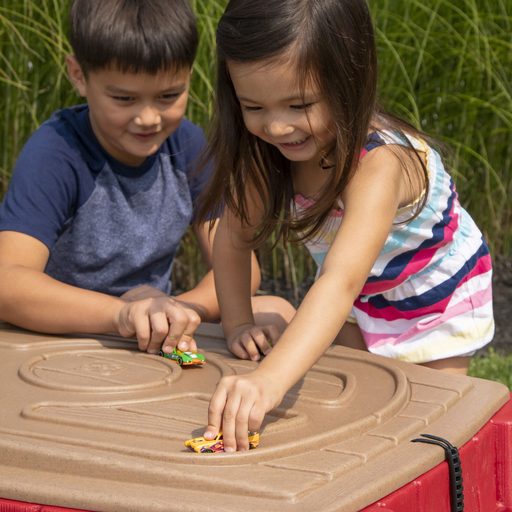 Step2 Naturally Playful Sand Table