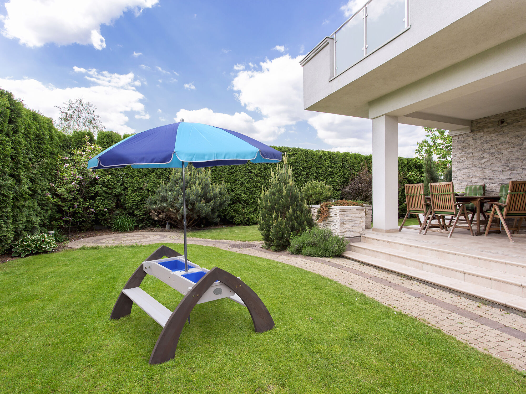 AXI Delta Zand & Water Picknicktafel Grijs/wit - Parasol Blauw