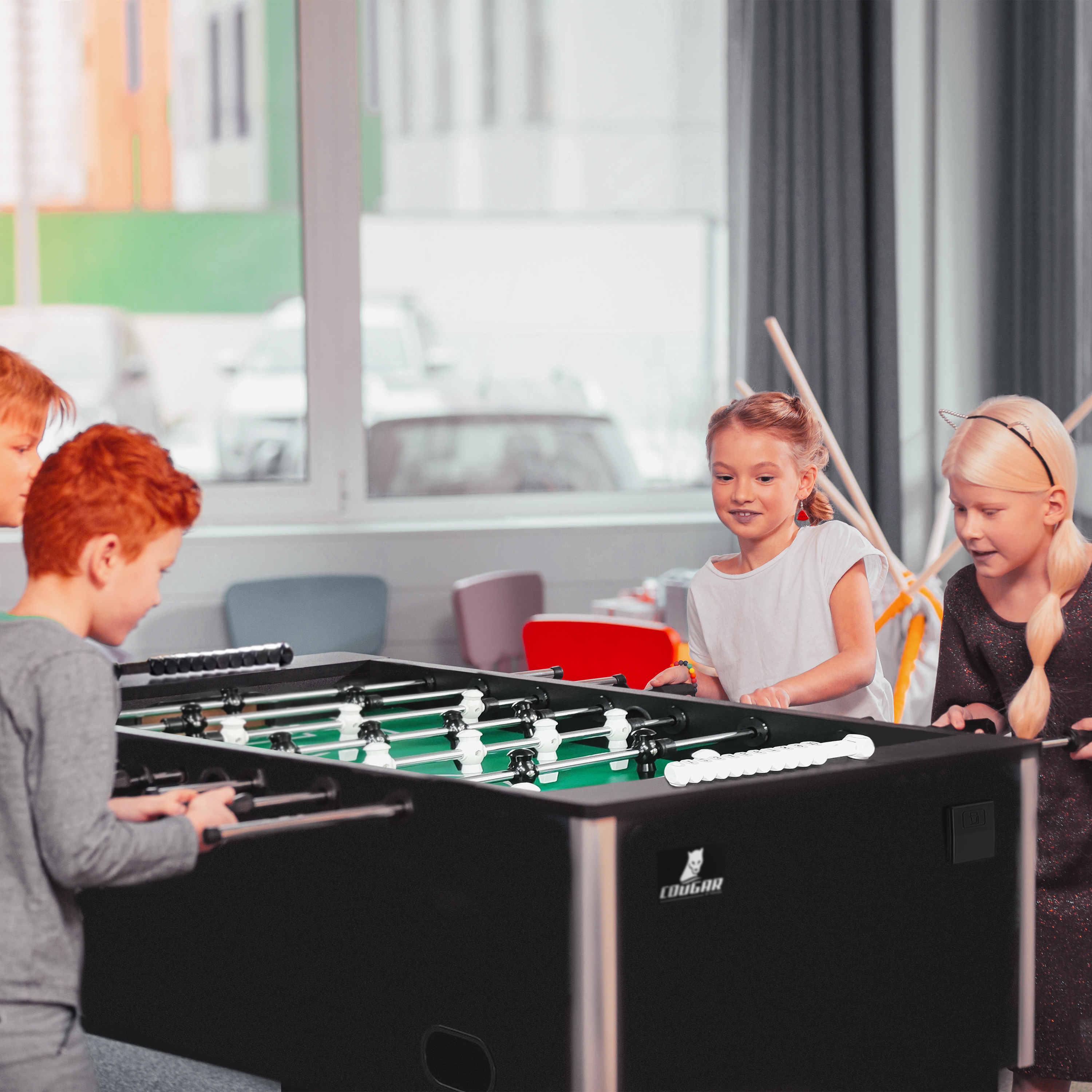 Cougar Defender Voetbaltafel met Bekerhouder Zwart
