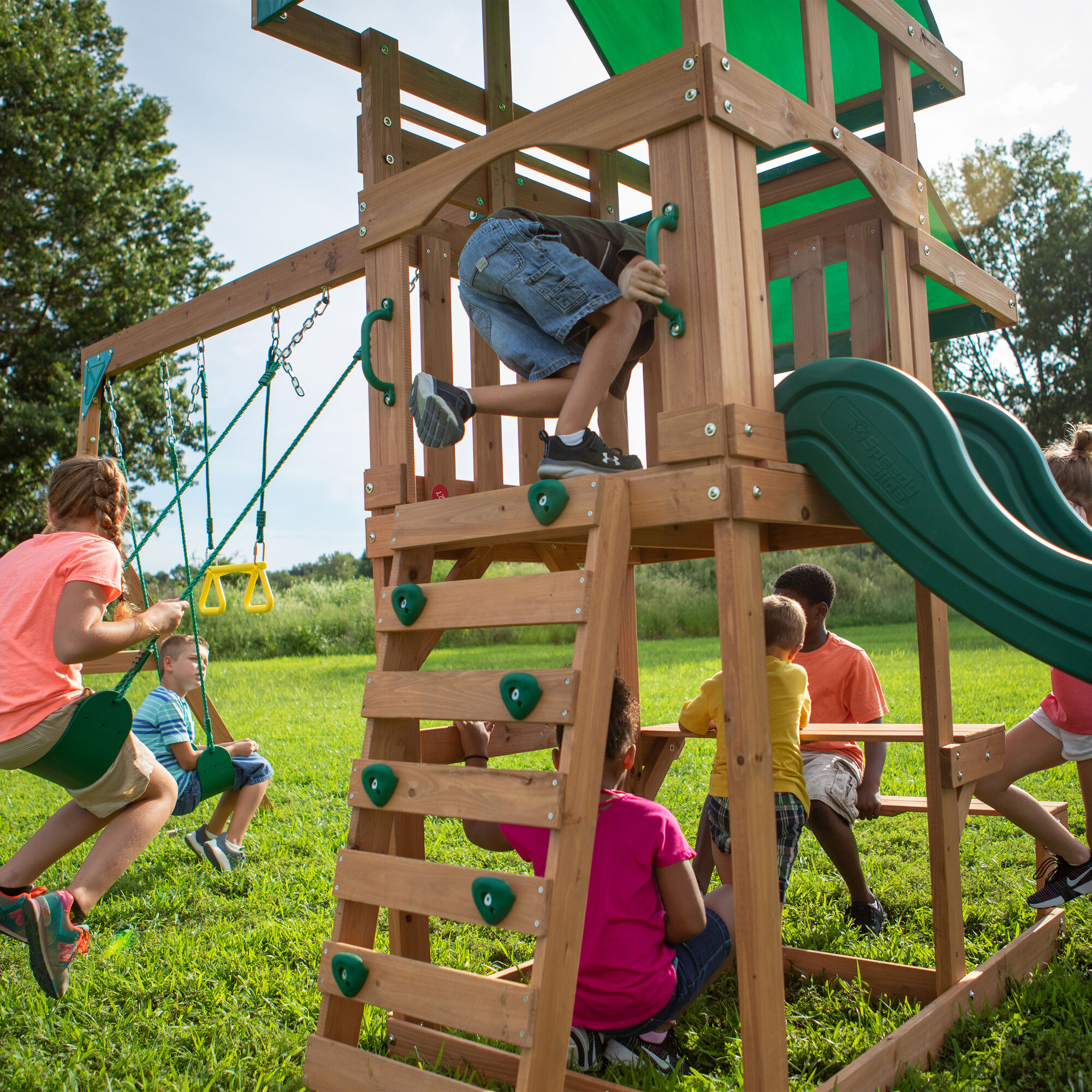 Backyard Discovery Belmont Speeltoren met Schommels en Glijbaan