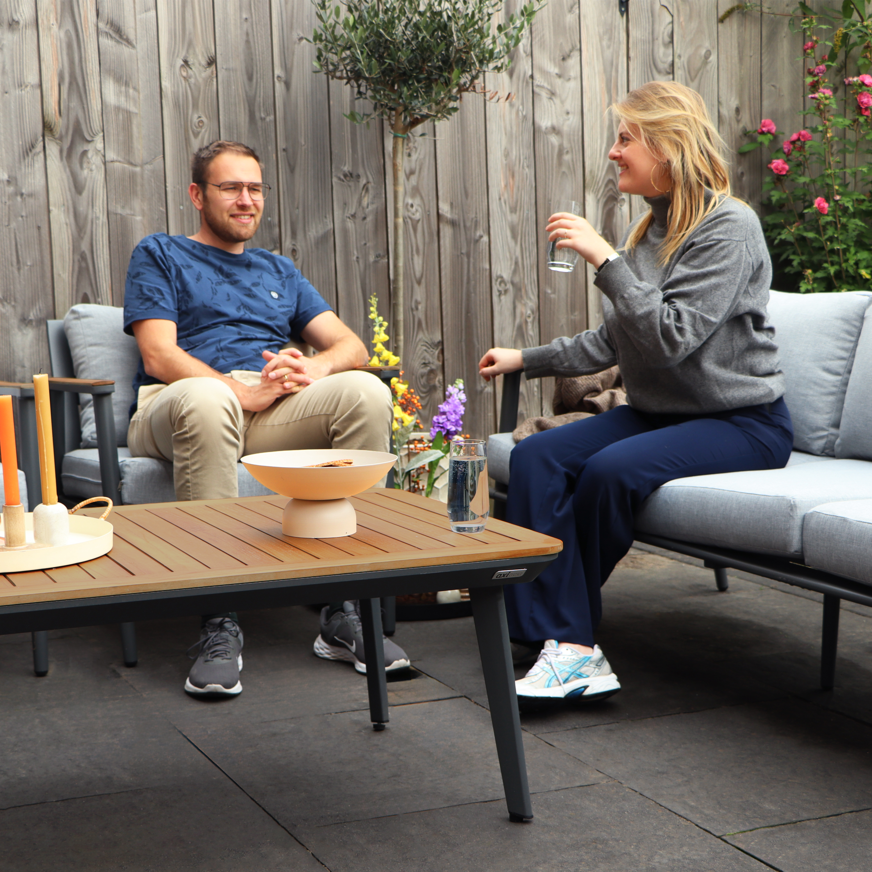 AXI Bibi 4-piece Lounge Set with sofa. table and two chairs - Anthracite/Teak