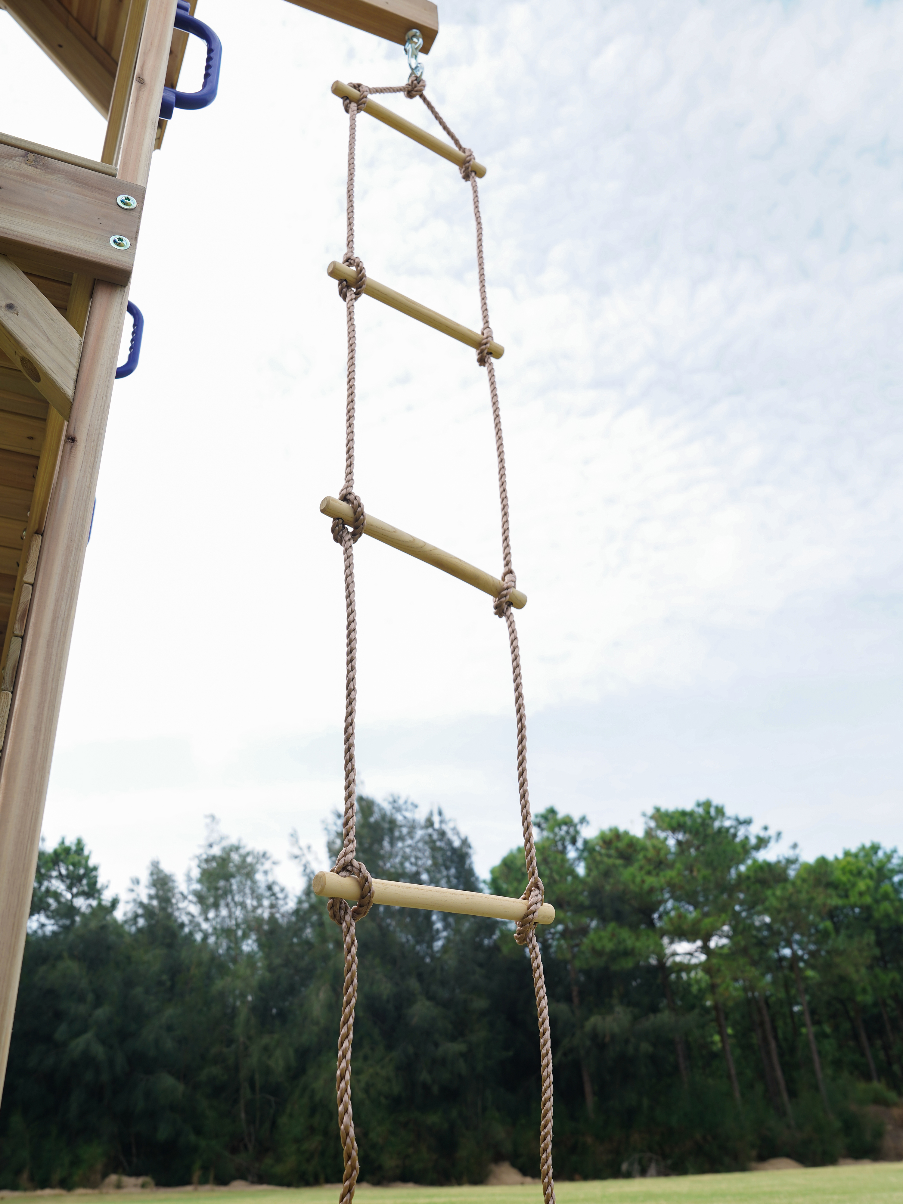 AXI Moos Play Set with Double Swing and Rope Ladder Brown - Blue Slide -8720365062100 AXI Moos Play Set with Double Swing and Rope Ladder Brown - Blue Slide