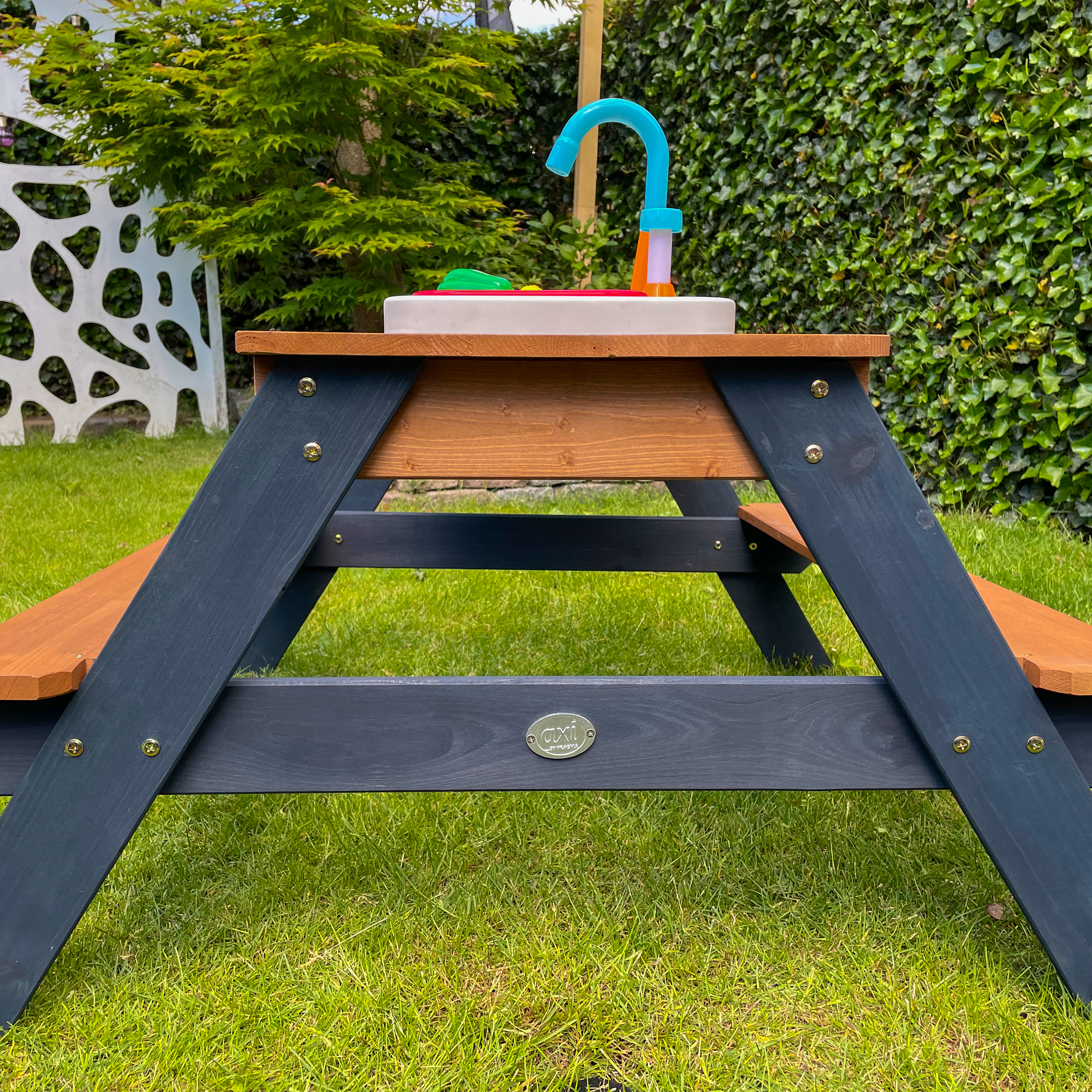 AXI Emily Sand & Water Picnic Table with Play Kitchen Sink Anthracite/Brown