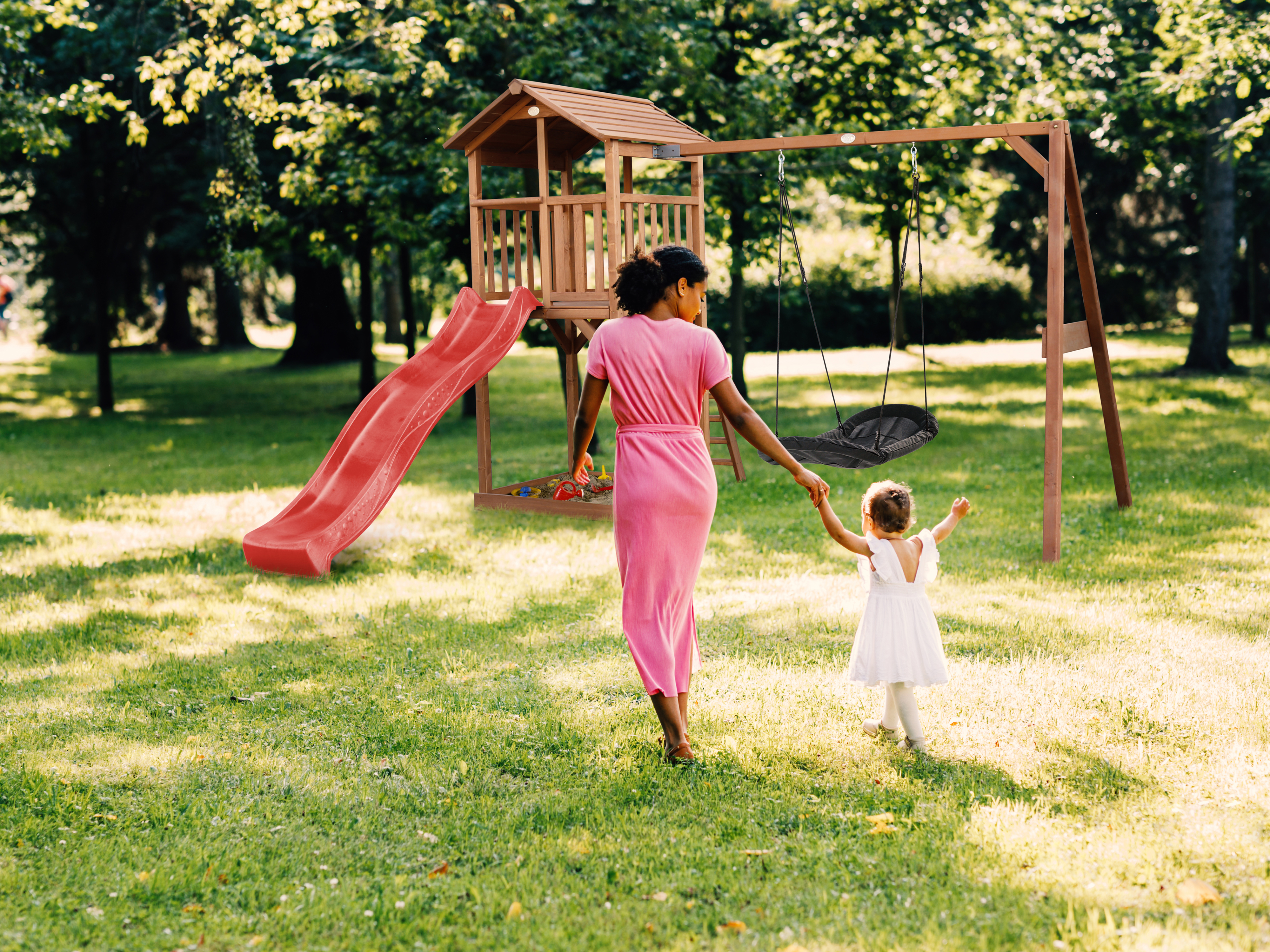 AXI Beach Tower with Roxy Nest Swing Set Brown - Red Slide