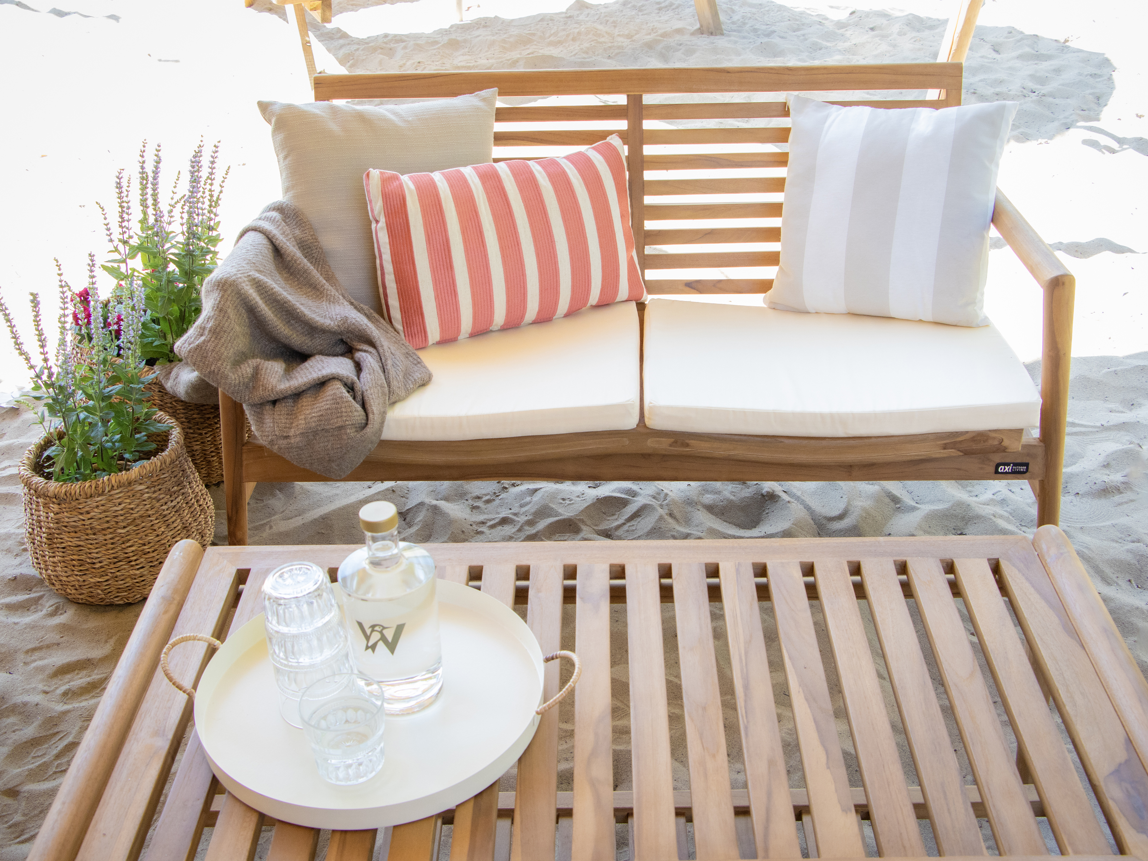 AXI June Lounge Set 4-piece with bench, table & 2 chairs - Teak/Cream