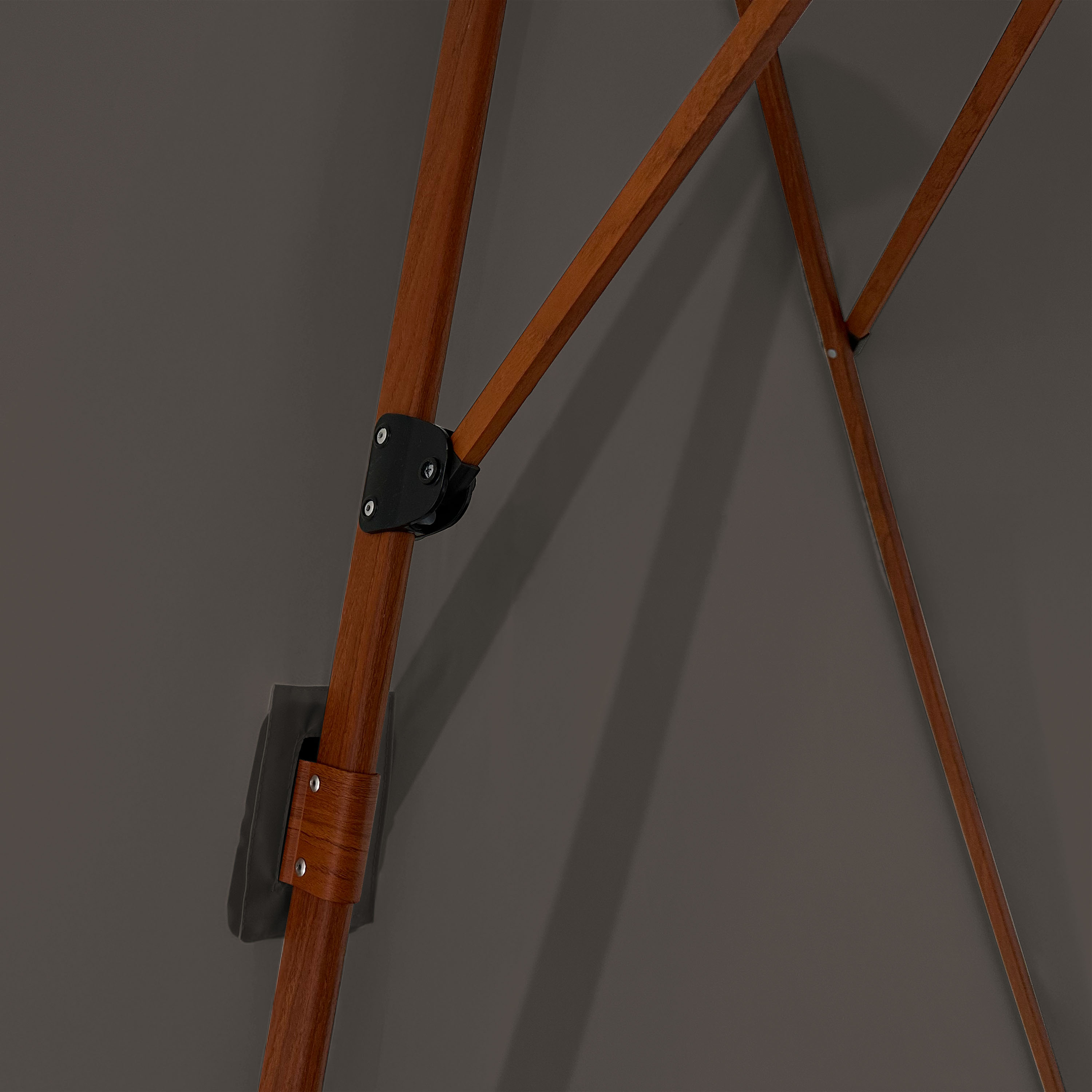 AXI Mira Cantilever Parasol 300x300cm Wood-look/Taupe