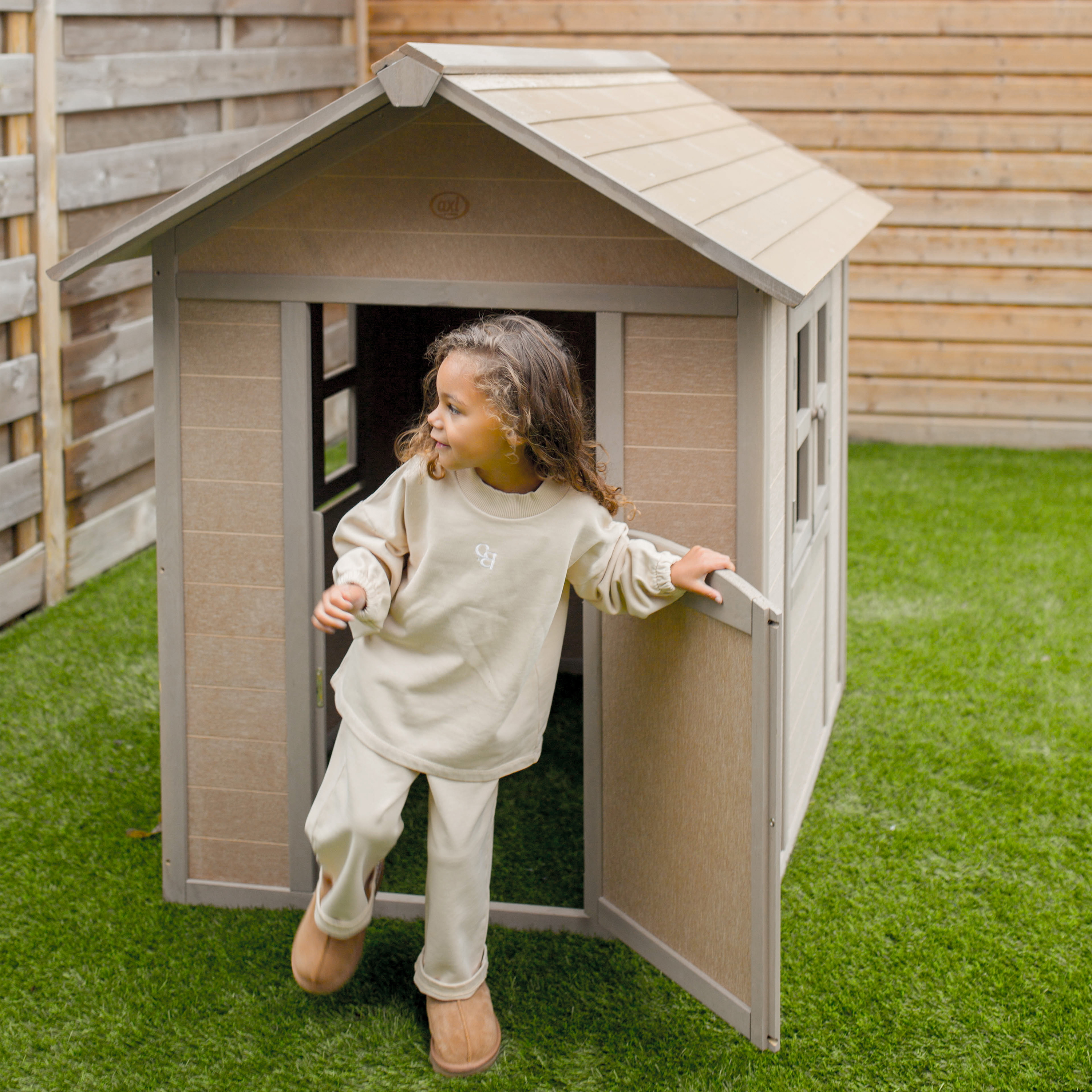 AXI Lakeside Valley Green playhouse