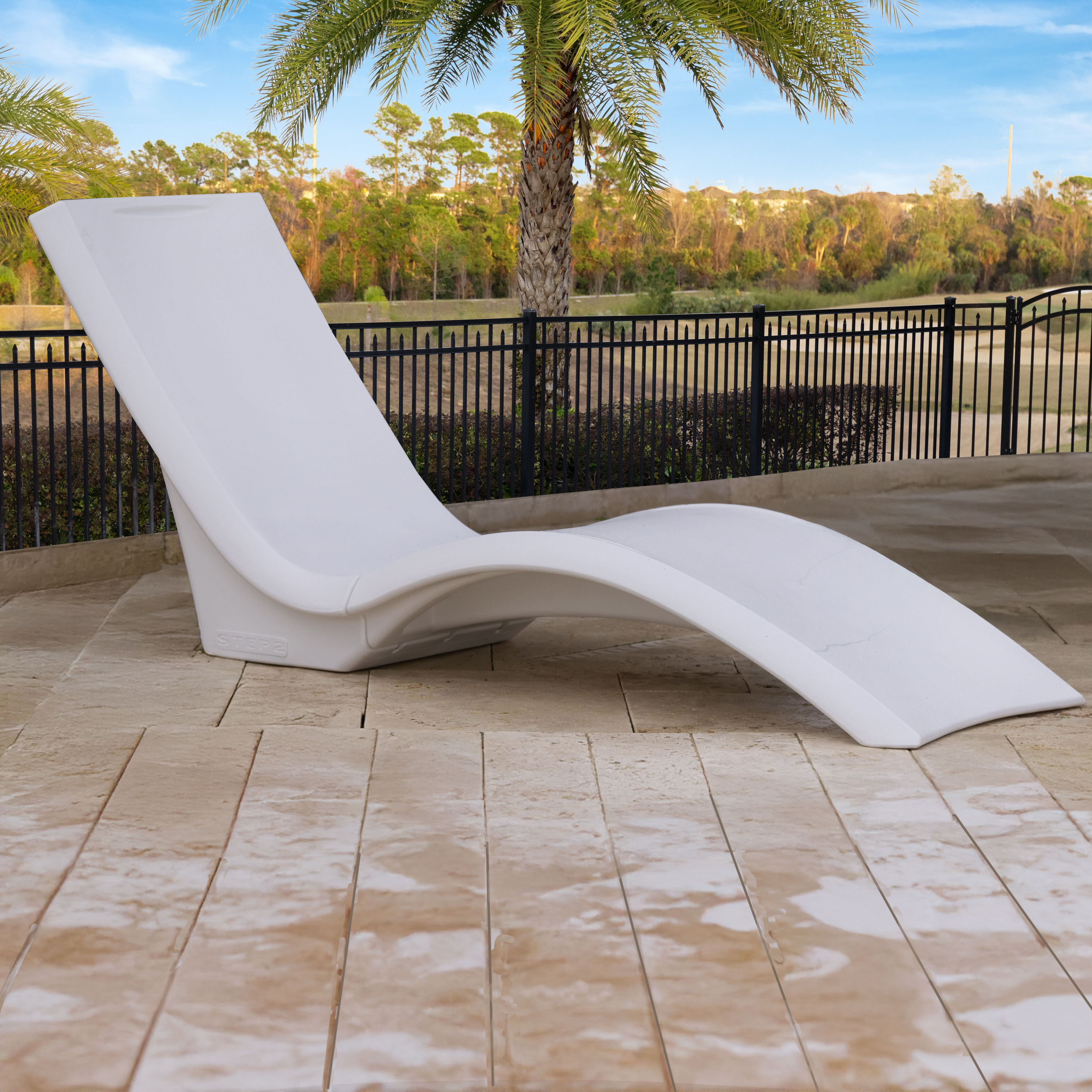 Step2 Vero Pool Lounger White