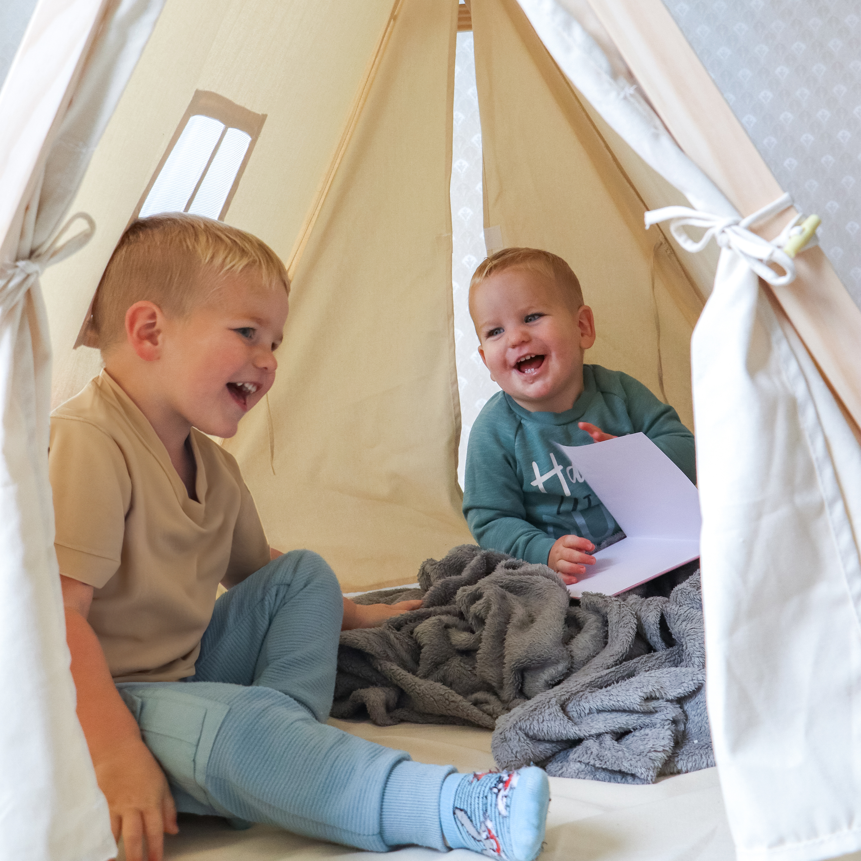 Sienna playtent with flags Cream