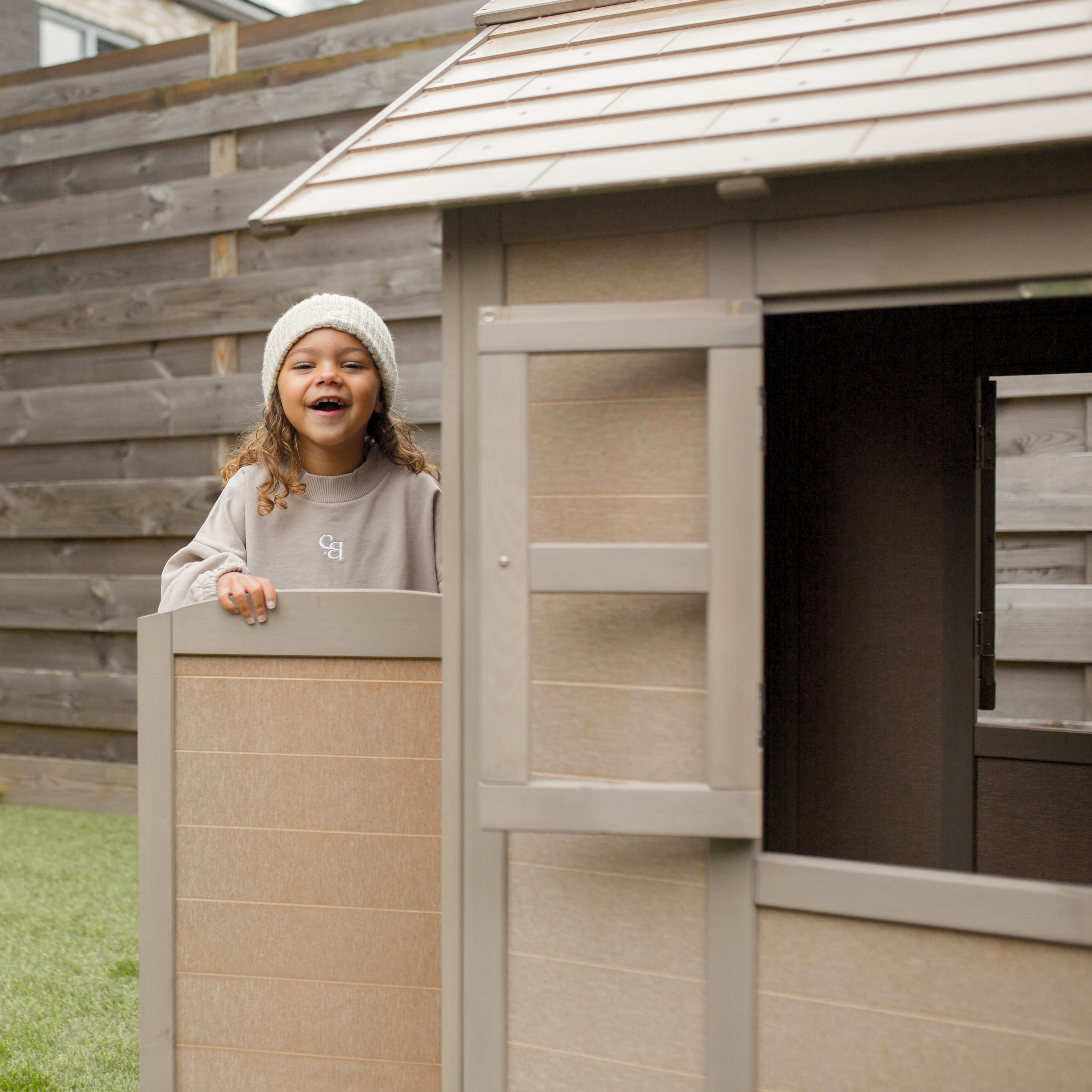 AXI Lakeside Valley Green playhouse
