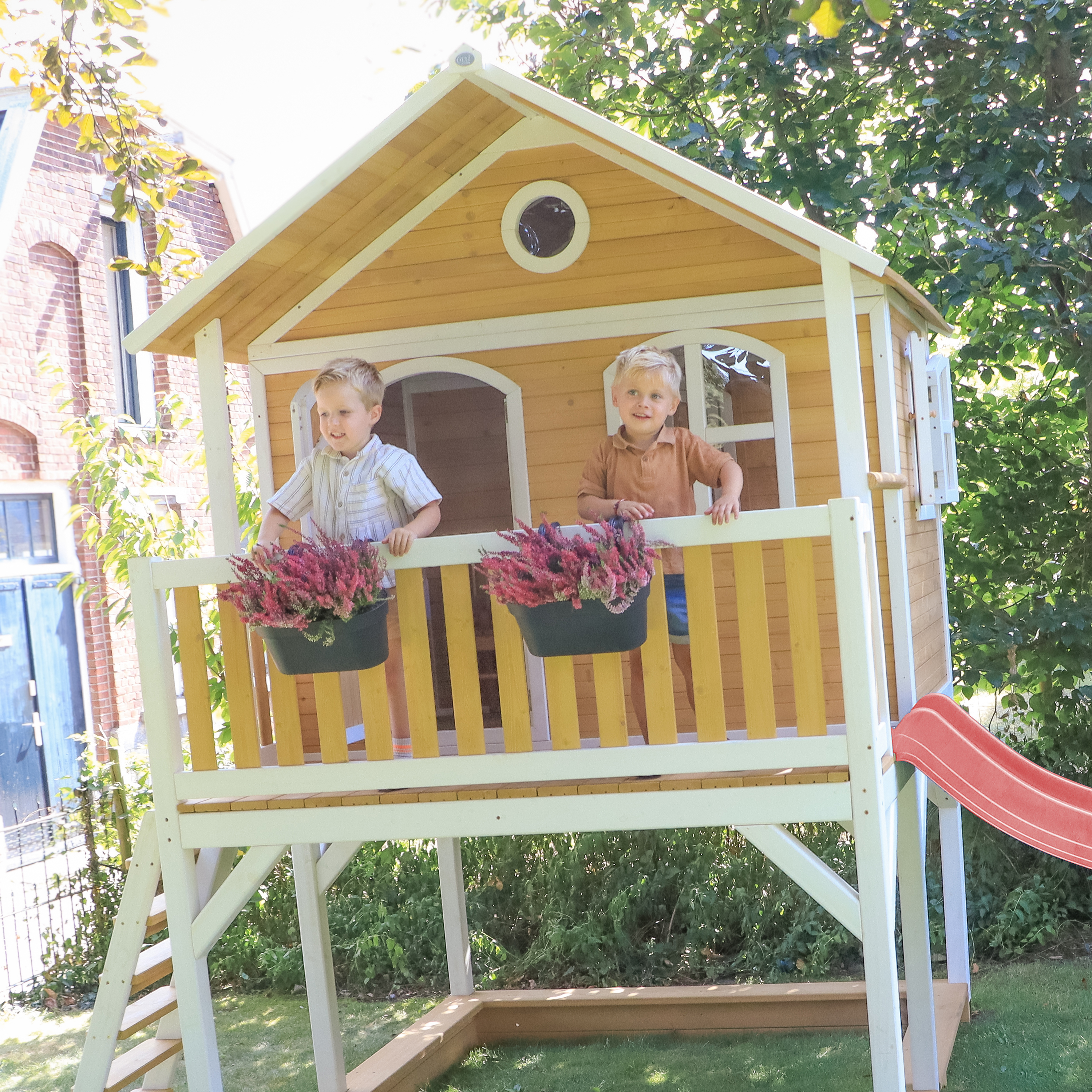 AXI Marc Speelhuis Bruin/wit - Rode glijbaan