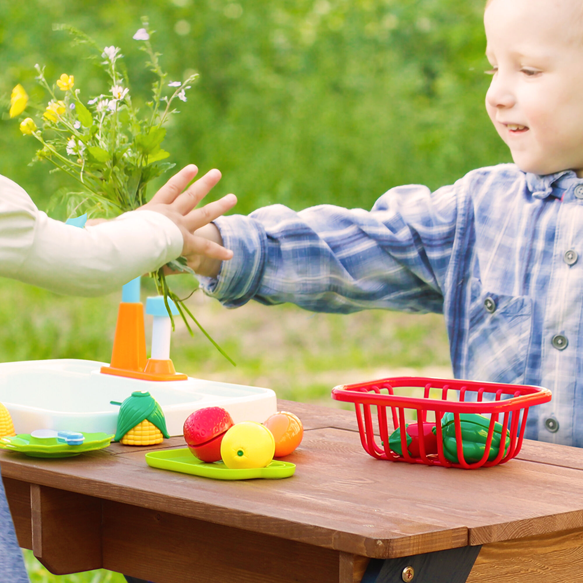 AXI Emily Zand & Water Picknicktafel met Speelkeuken wastafel Antraciet/bruin