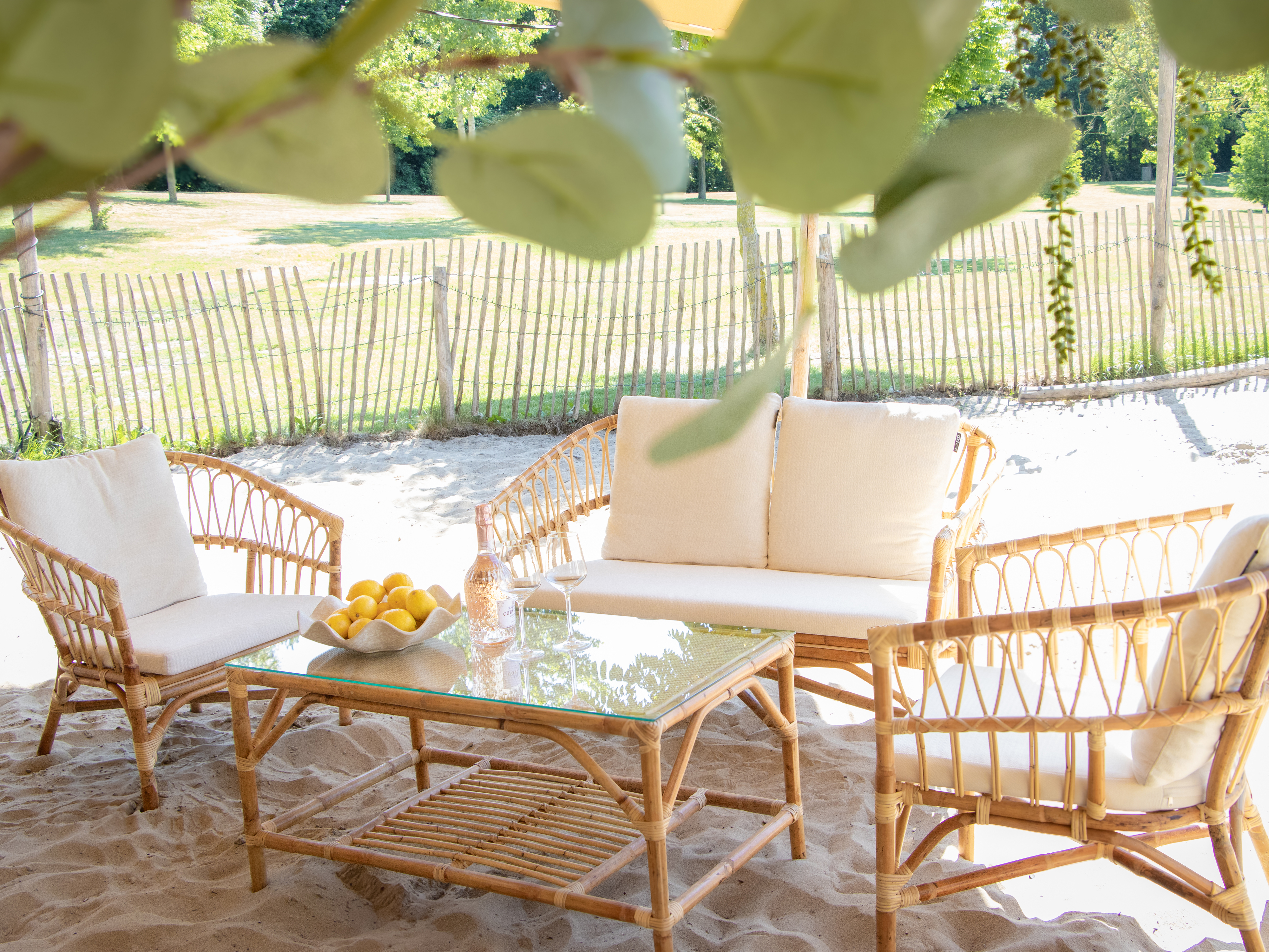 AXI Mary Rattan Lounge Set – 4-Piece with Sofa, Table, and 2 Chairs Natural/White-8720365066238 AXI Mary Rattan Lounge Set – 4-Piece with Sofa, Table, and 2 Chairs Natural/White