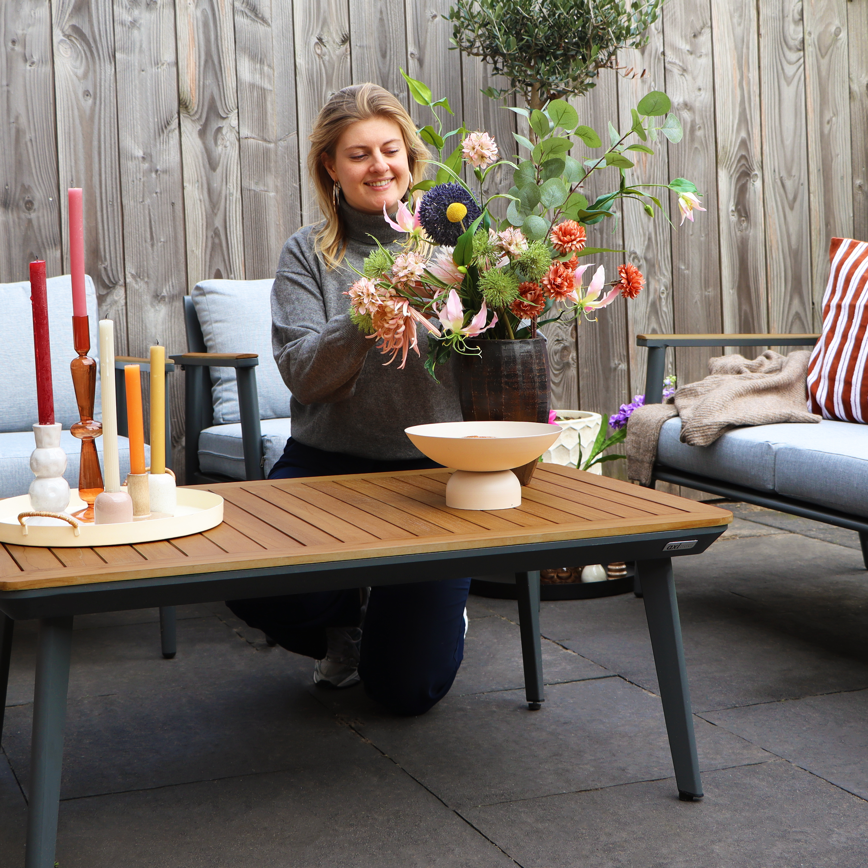 AXI Bibi 4-piece Lounge Set with sofa. table and two chairs - Anthracite/Teak