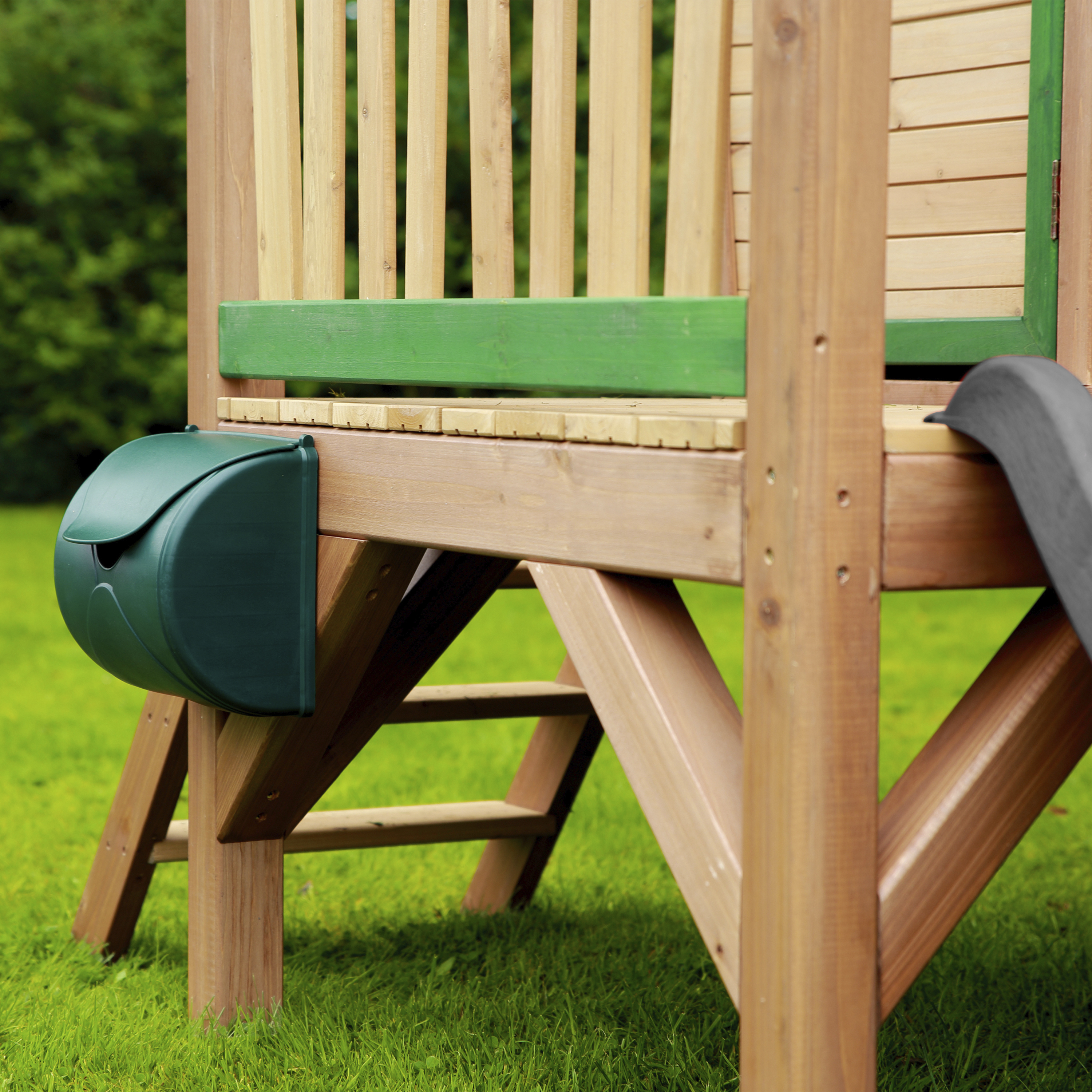 AXI Robin Playhouse Brown/Green - Grey Slide