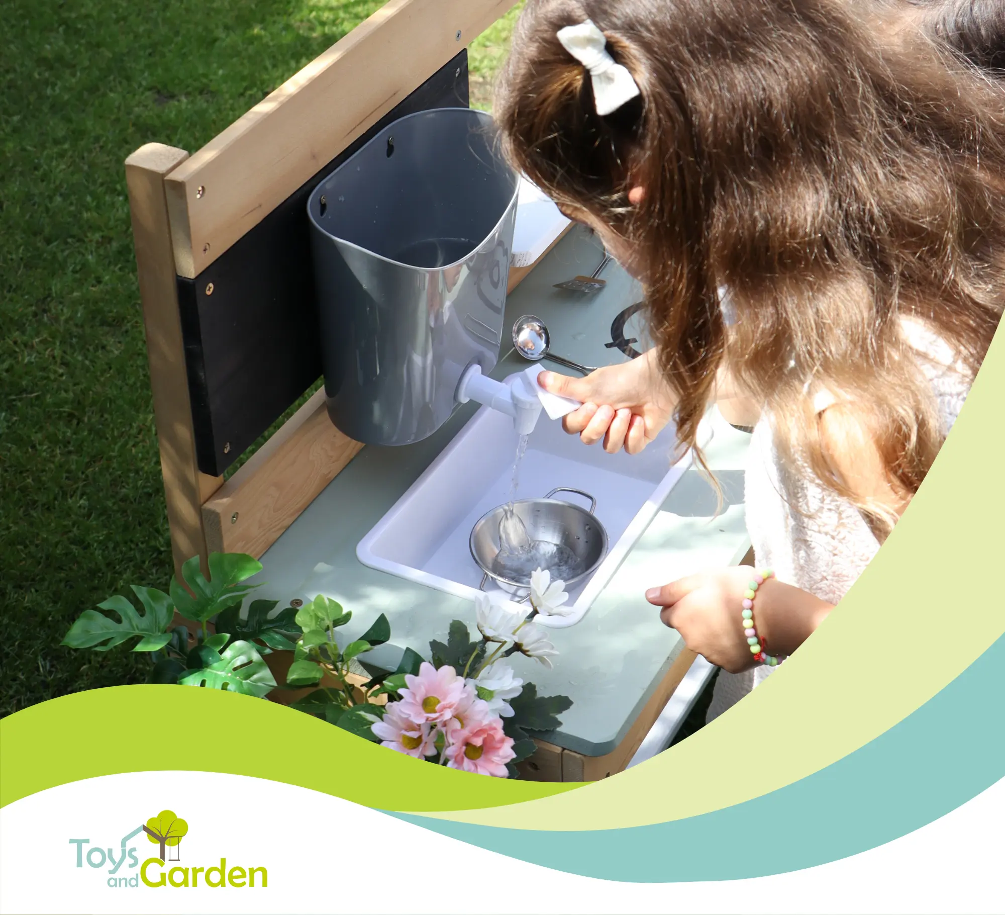 Därför är utomhuslek viktig (och hur du gör det ännu roligare med våra utomhusleksaker)