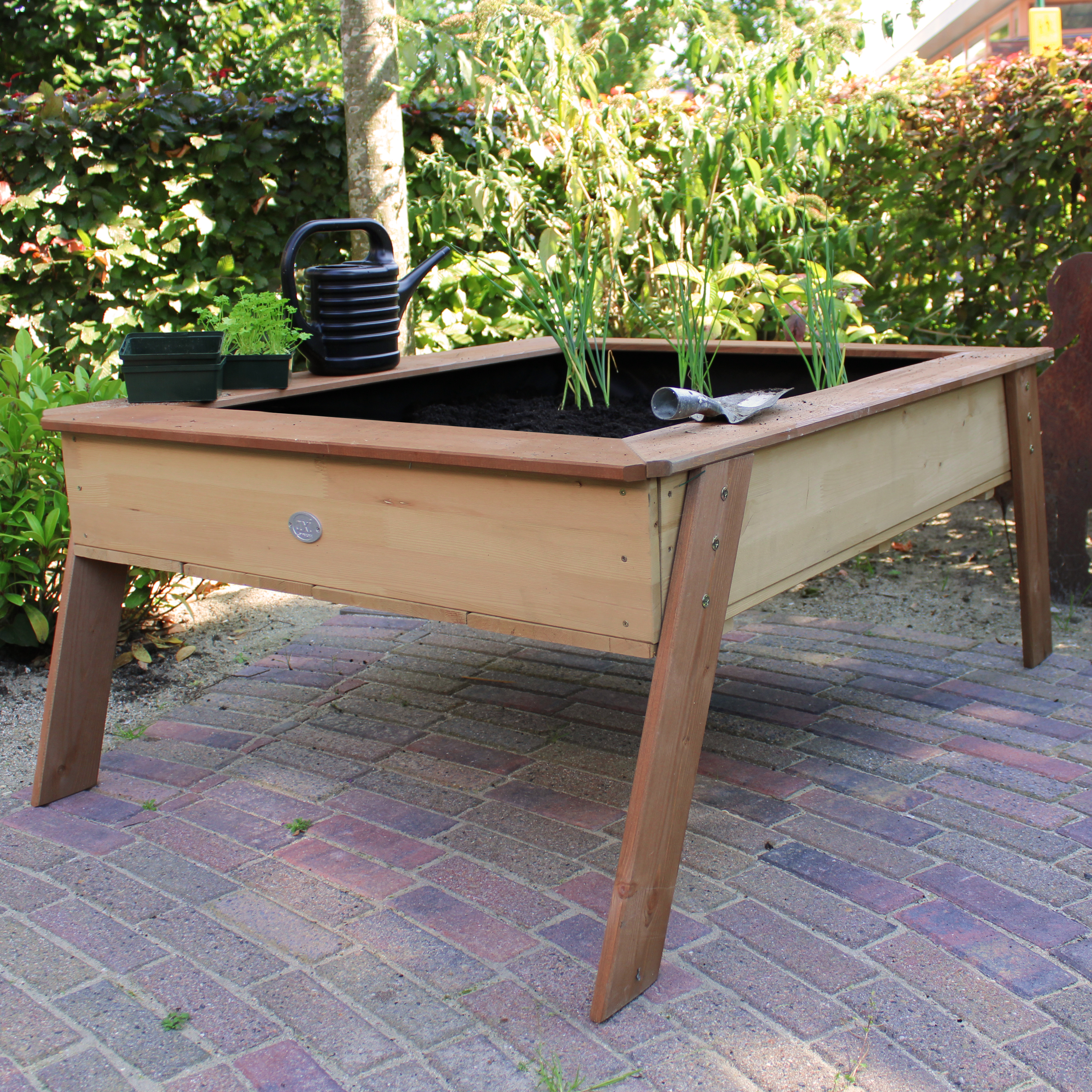 AXI Linda Sand & Gardening Table - Brown
