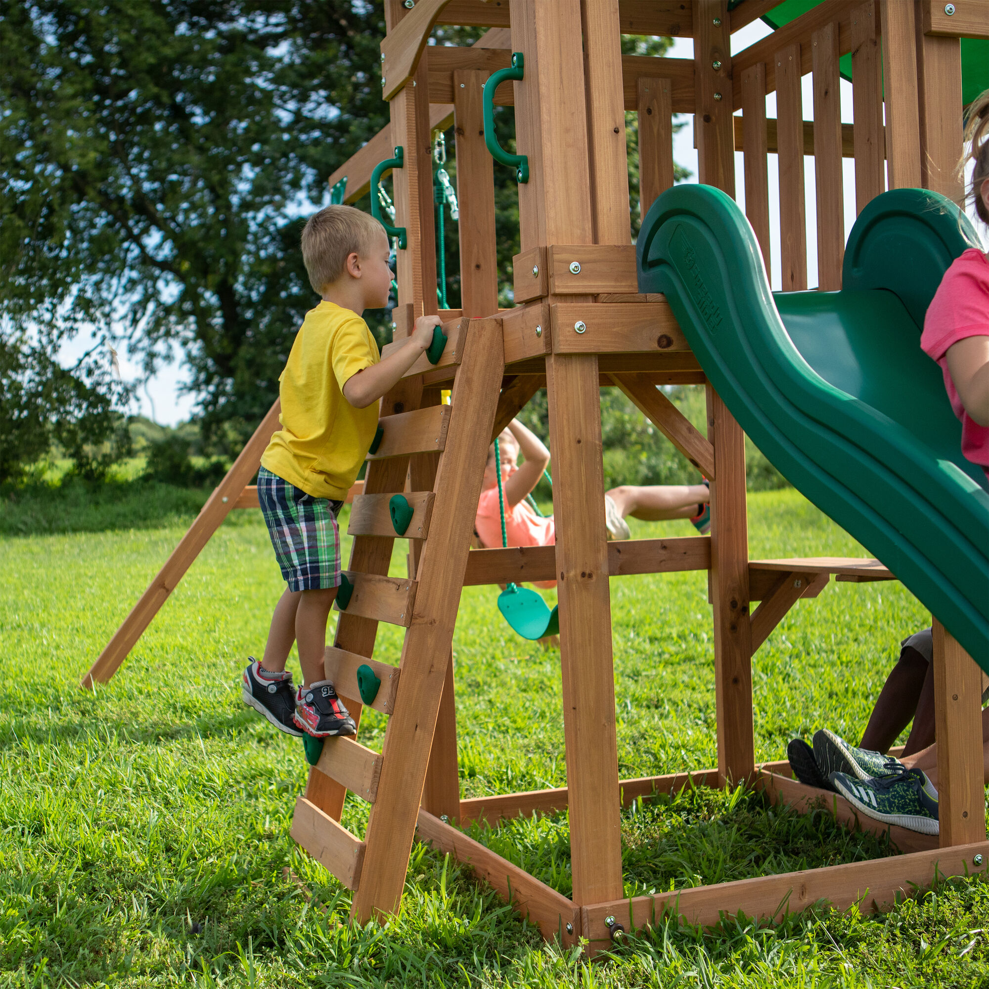 Backyard Discovery Belmont Speeltoren met Schommels en Glijbaan