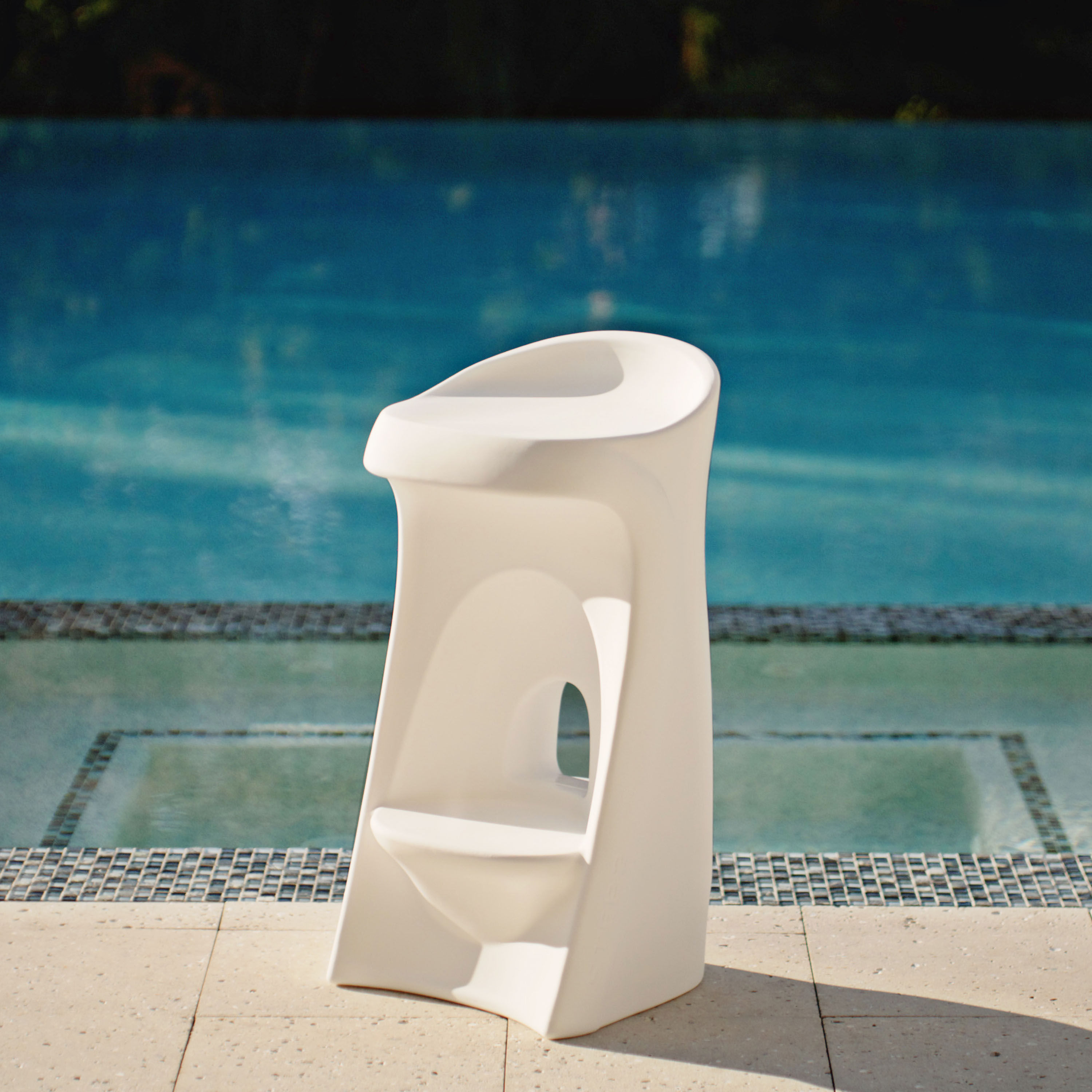 Step2 Vero In-Pool Stool White