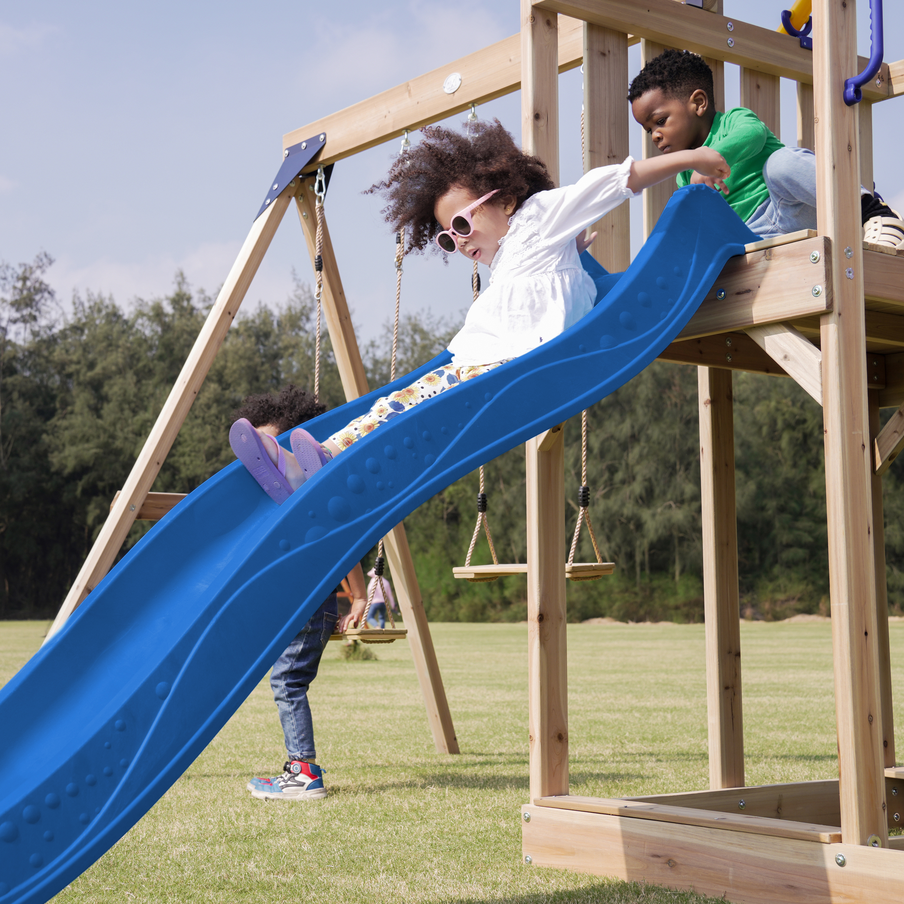 AXI Moos Play Set with Double Swing and Rope Ladder Brown - Blue Slide -8720365062100 AXI Moos Play Set with Double Swing and Rope Ladder Brown - Blue Slide