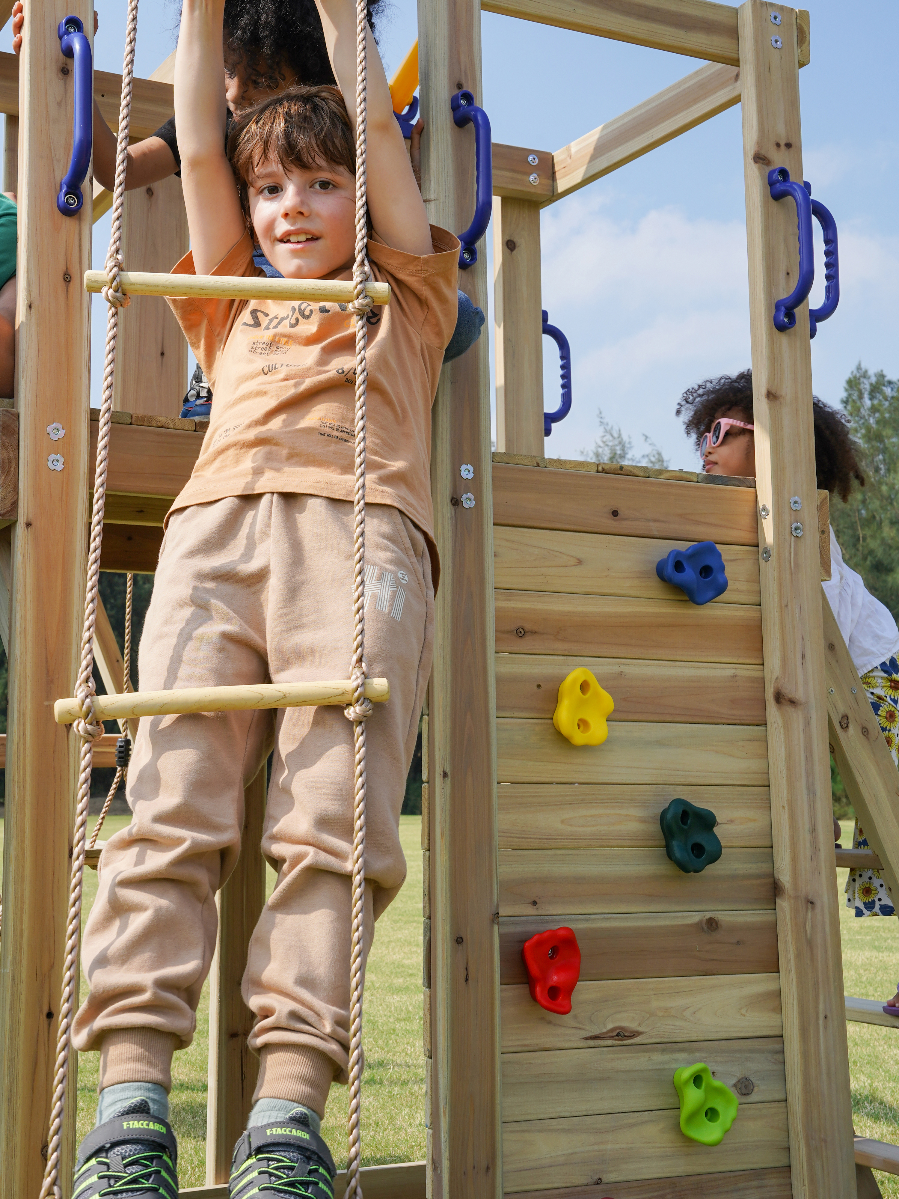 AXI Moos Play Set with Double Swing and Rope Ladder Brown - Blue Slide -8720365062100 AXI Moos Play Set with Double Swing and Rope Ladder Brown - Blue Slide