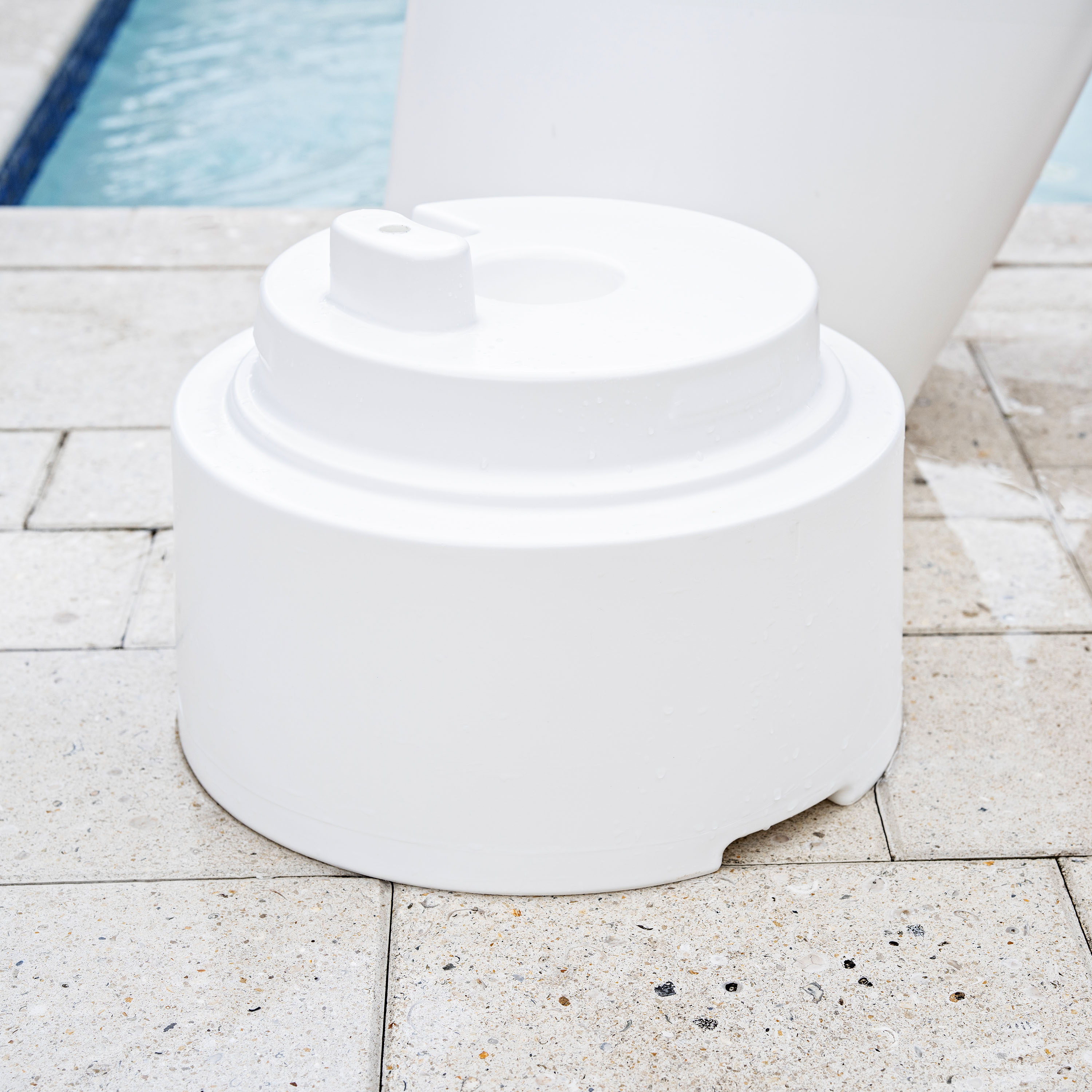 Step2 Vero In-Pool Shade Table White