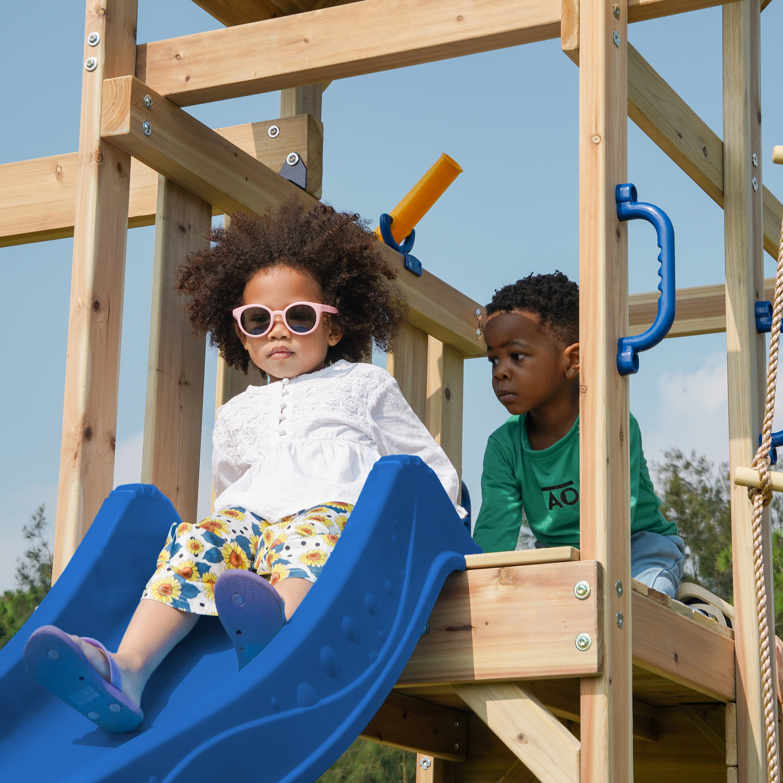 AXI Moos Play Set with Double Swing and Rope Ladder Brown - Blue Slide -8720365062100 AXI Moos Play Set with Double Swing and Rope Ladder Brown - Blue Slide
