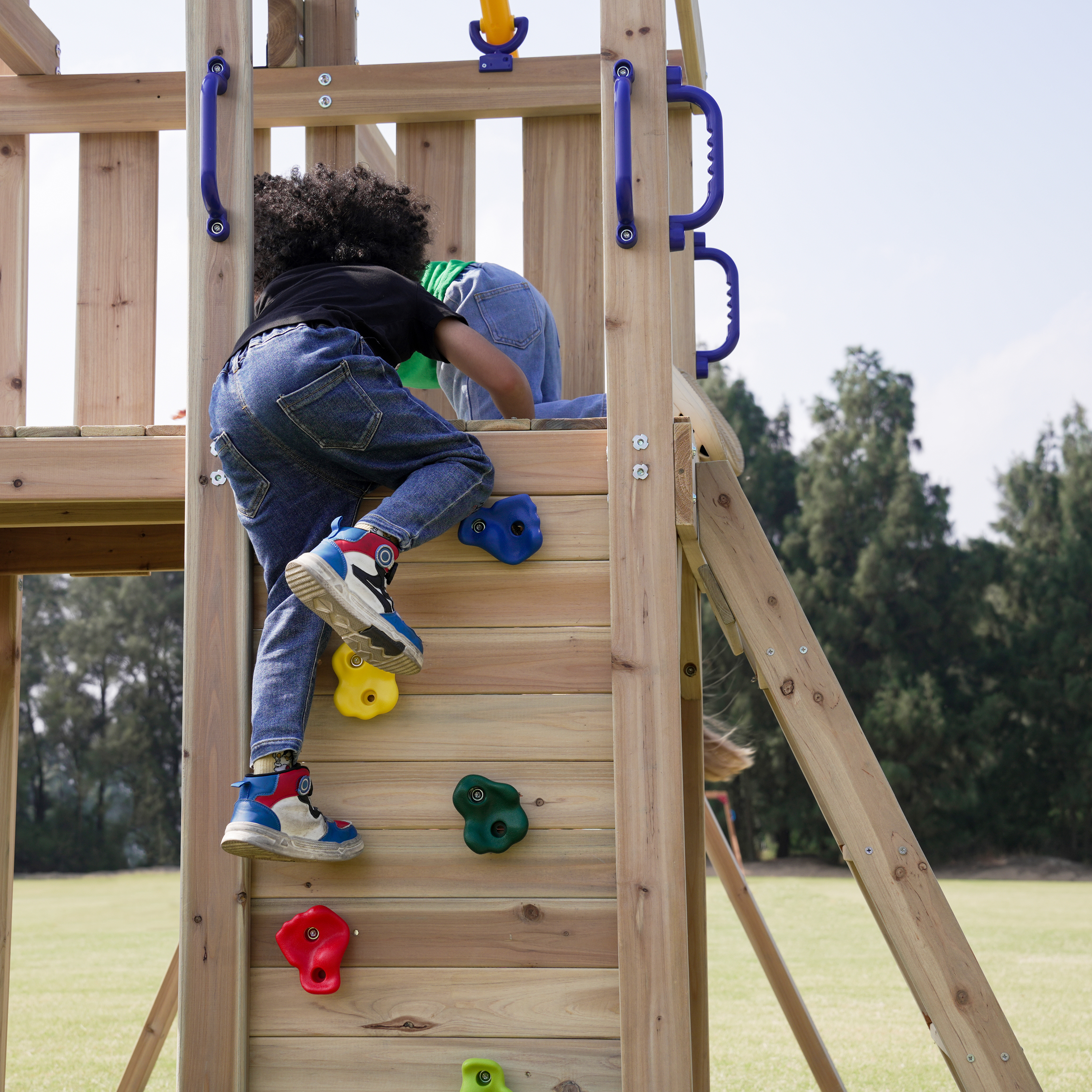 AXI Moos Play Set with Double Swing and Rope Ladder Brown - Blue Slide -8720365062100 AXI Moos Play Set with Double Swing and Rope Ladder Brown - Blue Slide