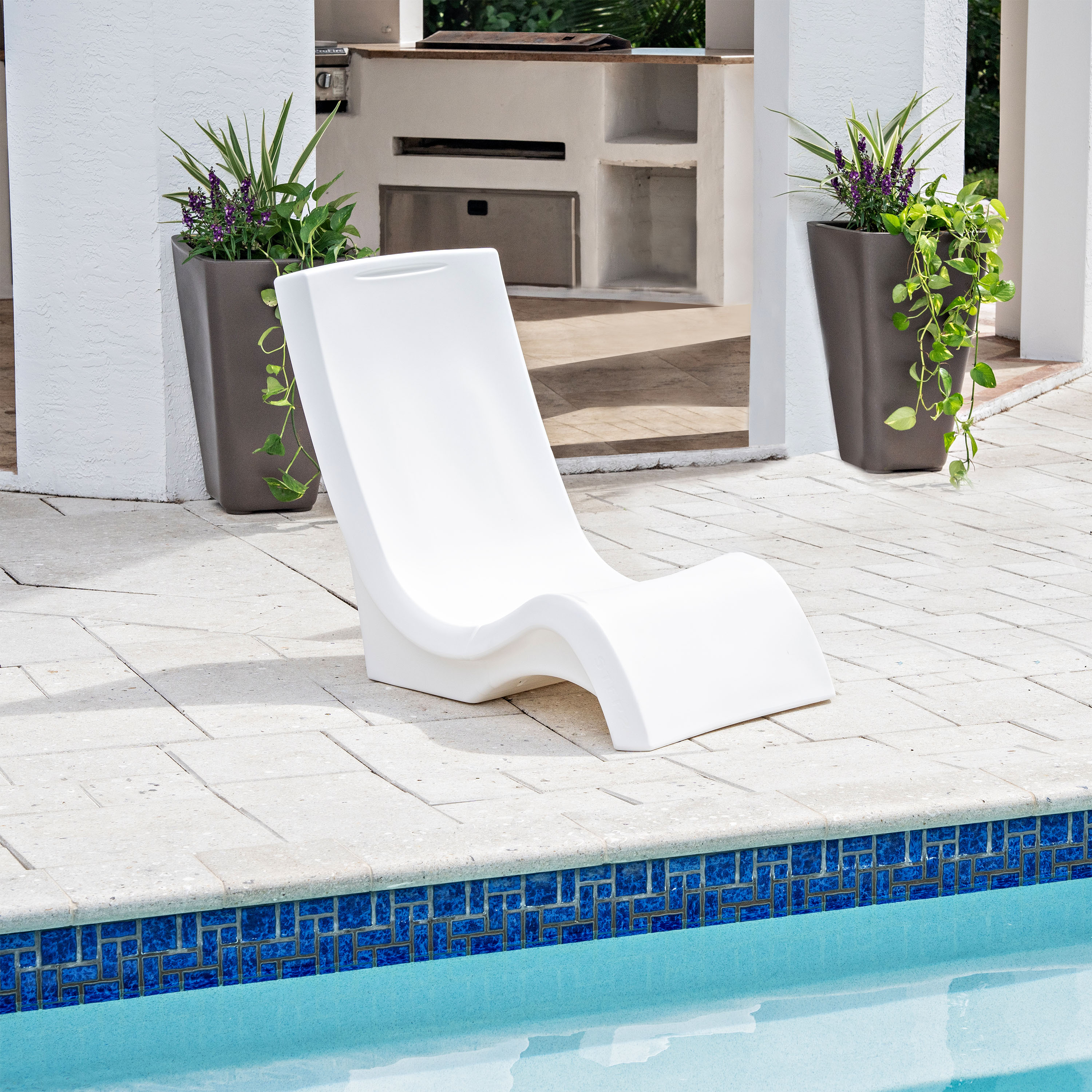 Step2 Vero Pool Chair White