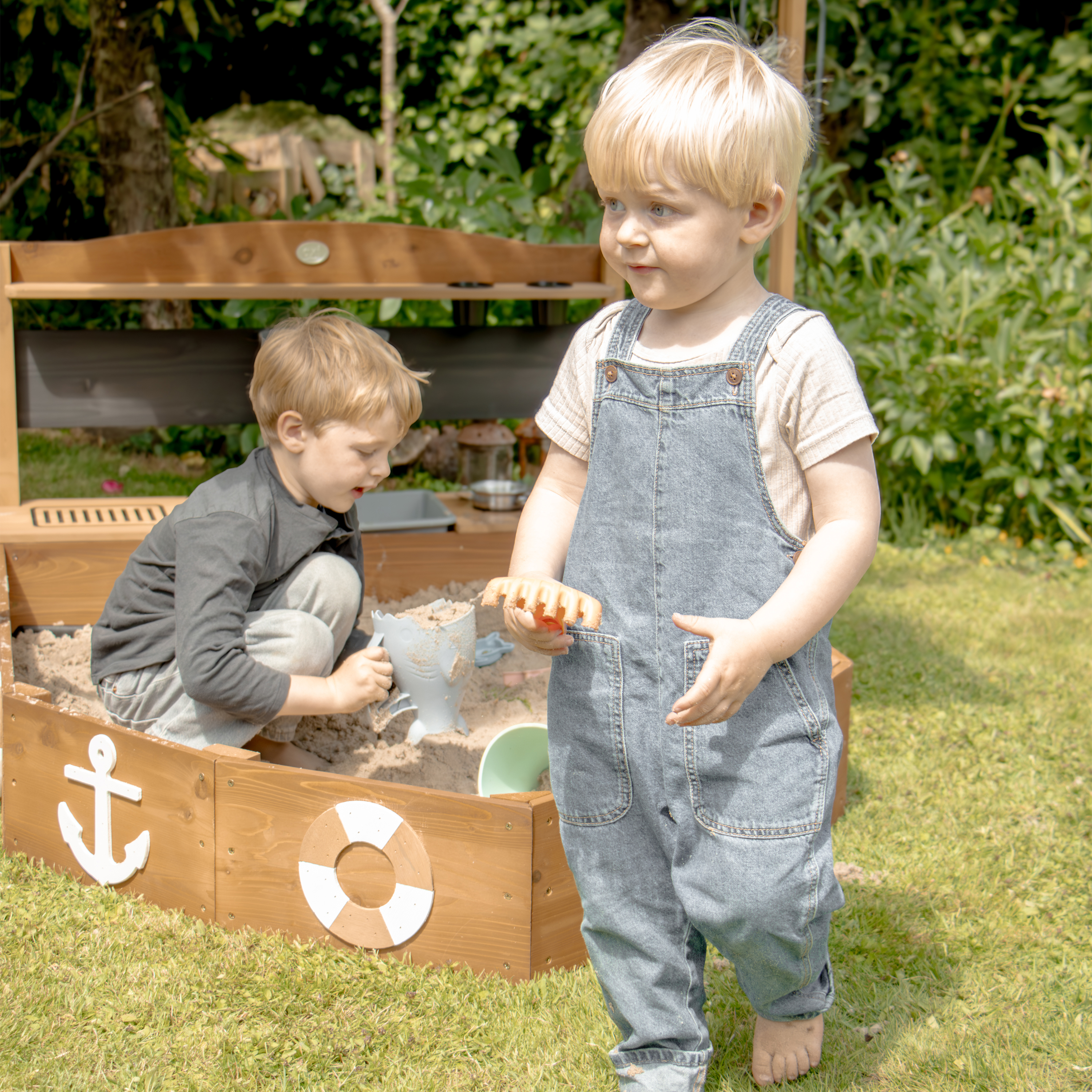 AXI Dora Boat Sandbox with Play Kitchen and Roof 160 x 100 cm Brown/Anthracite-8720365066375 AXI Dora Boat Sandbox with Play Kitchen and Roof 160 x 100 cm Brown/Anthracite
