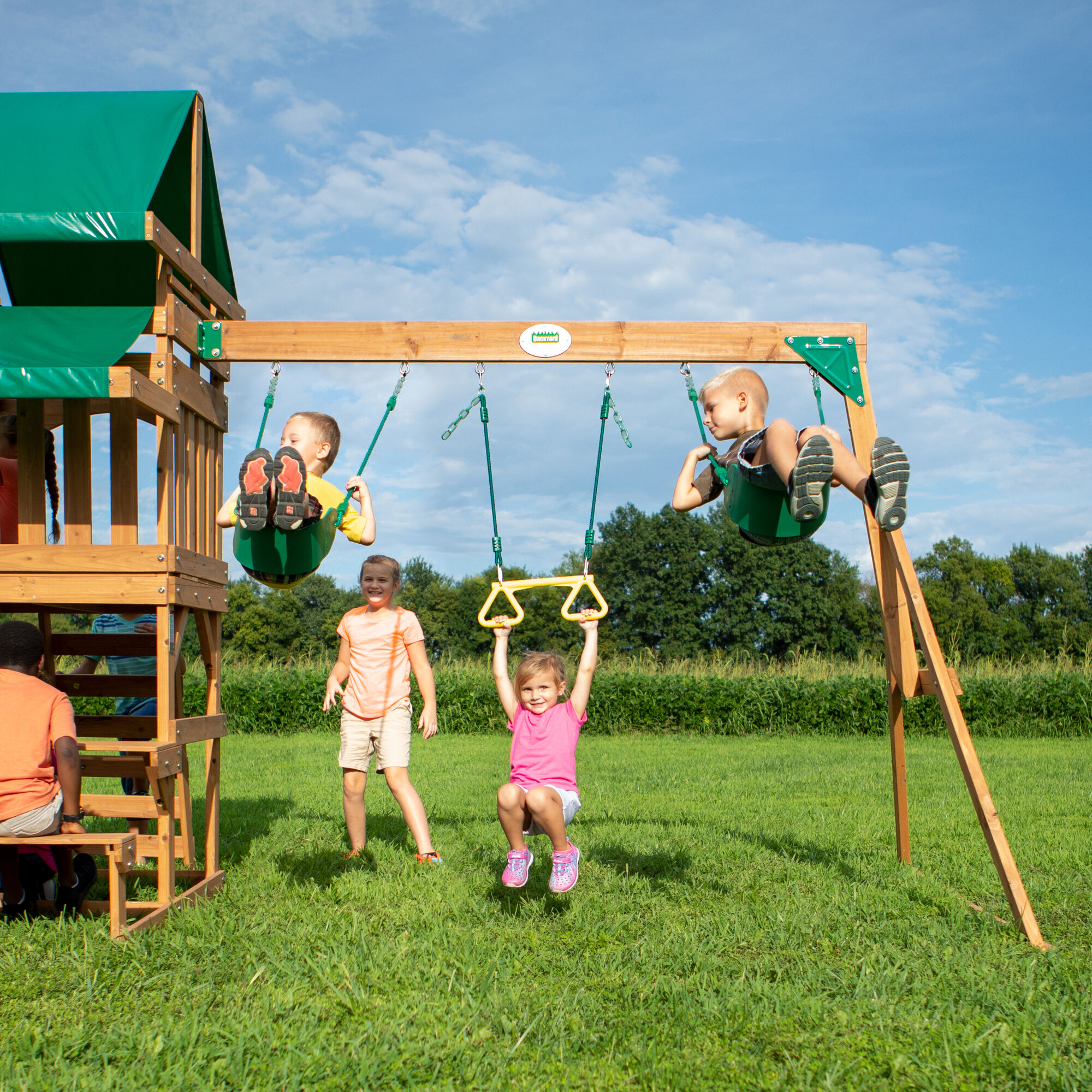 Backyard Discovery Belmont Speeltoren met Schommels en Glijbaan