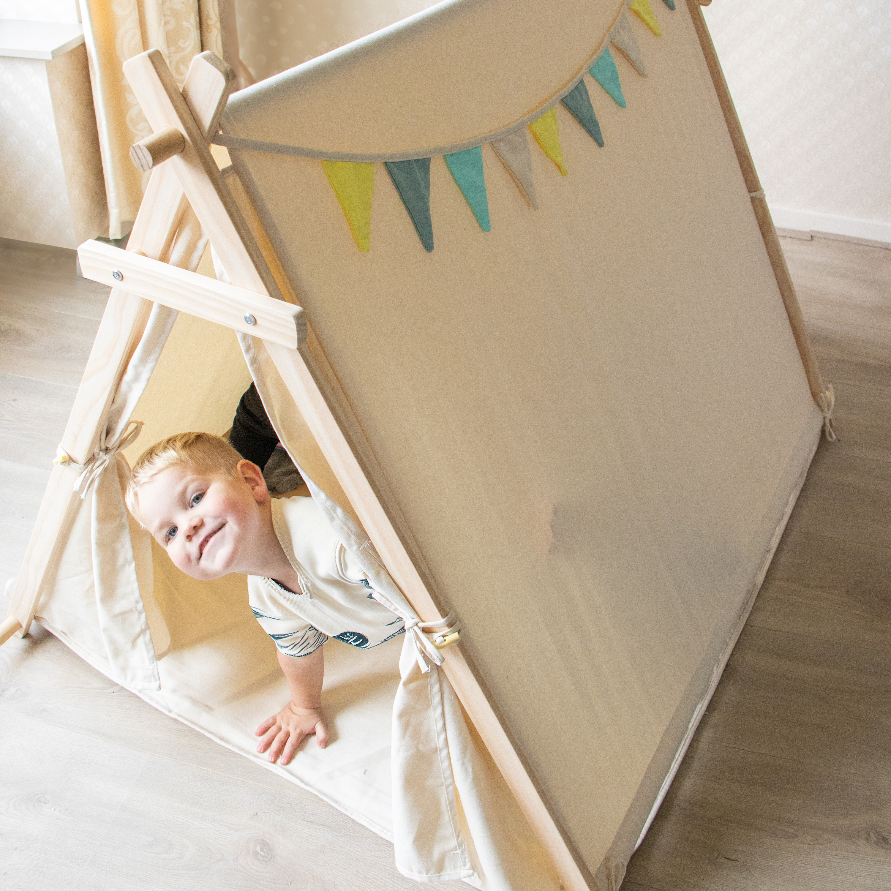 Sienna playtent with flags Cream