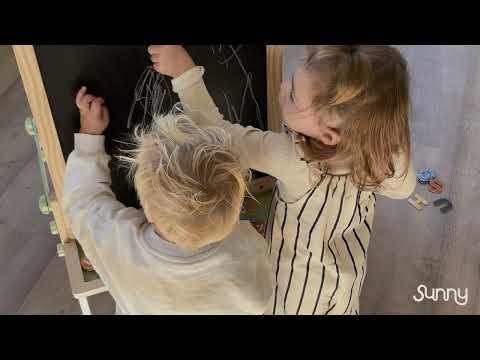 Sunny Mika Activity Easel med Pegboard – Natur Brun